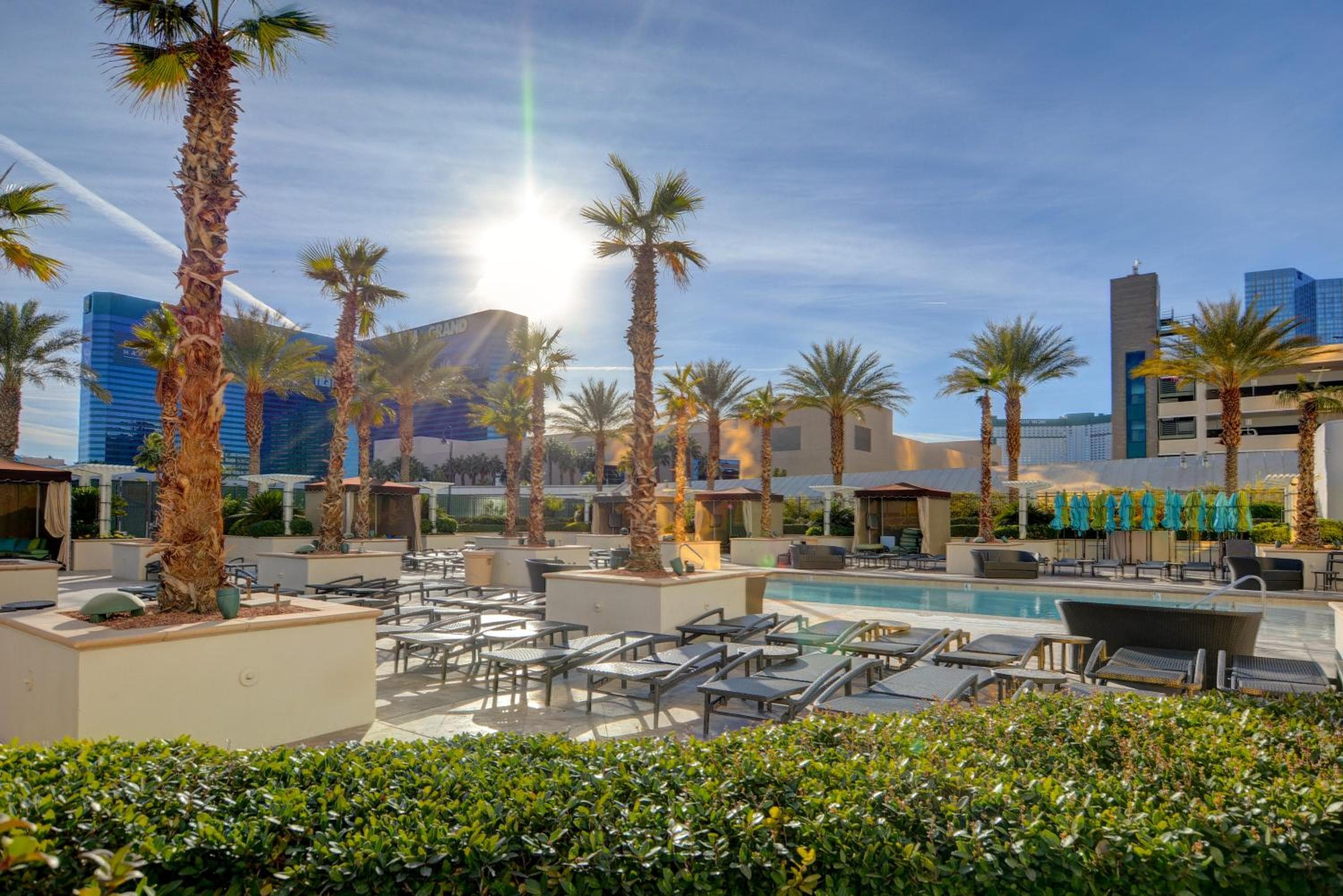 Panorama Vista Suite- 1br 2ba, Full Kitchen, Strip View, Balcony, Corner Unit — 24