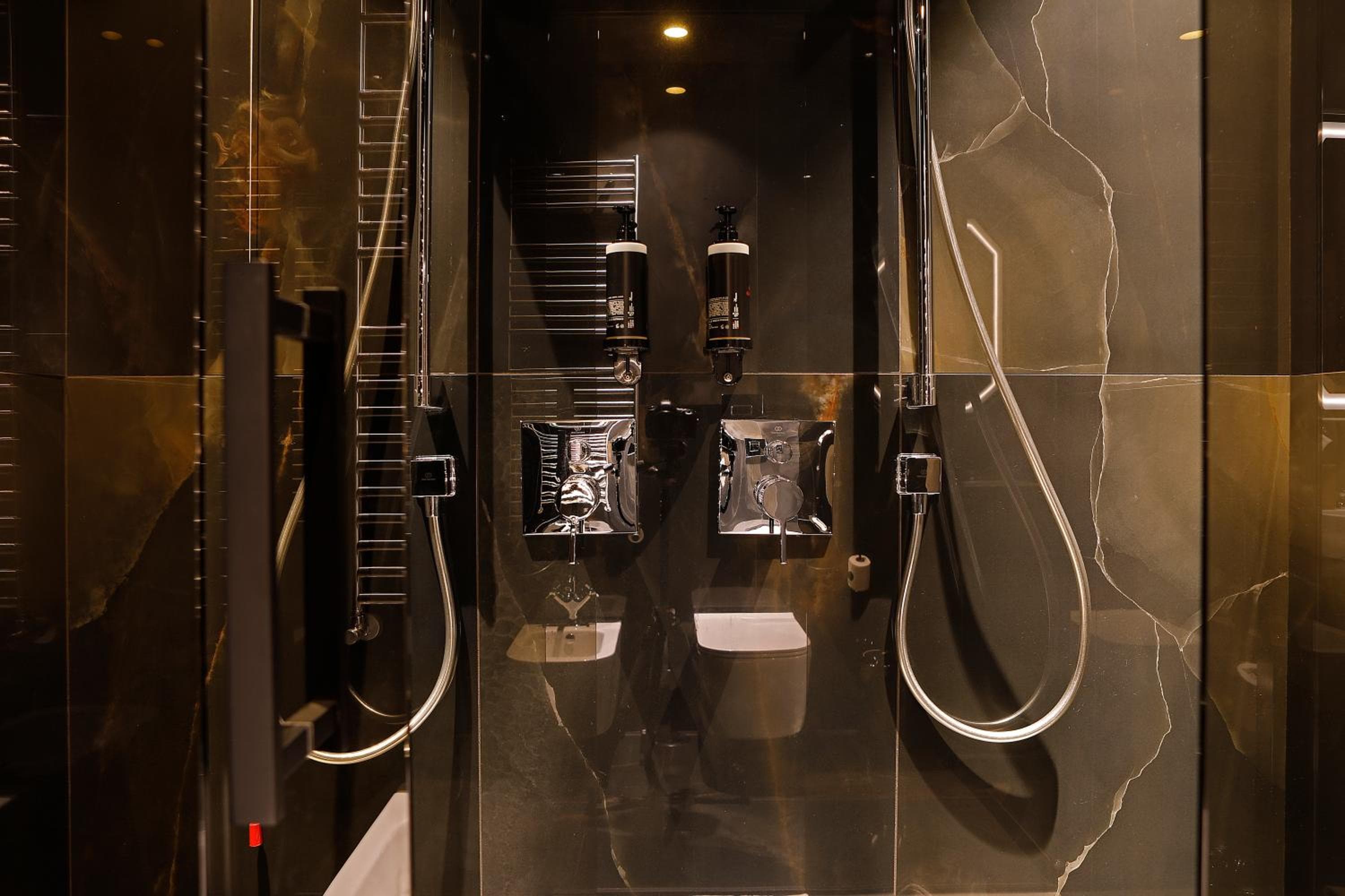 U-Visionary Roma Hotel — 2