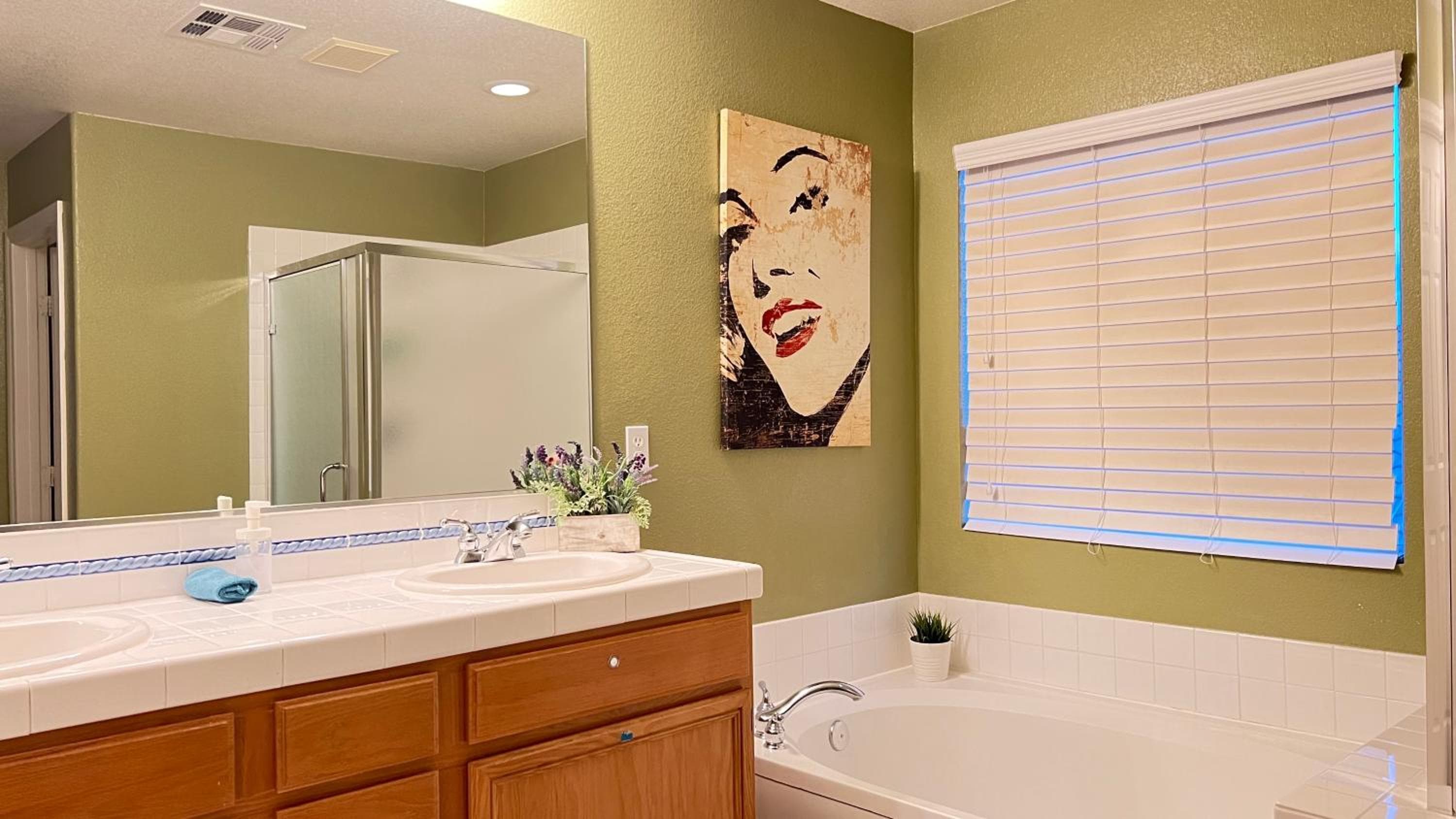 Grand Home, large kitchen sleeps 16 guests — 4