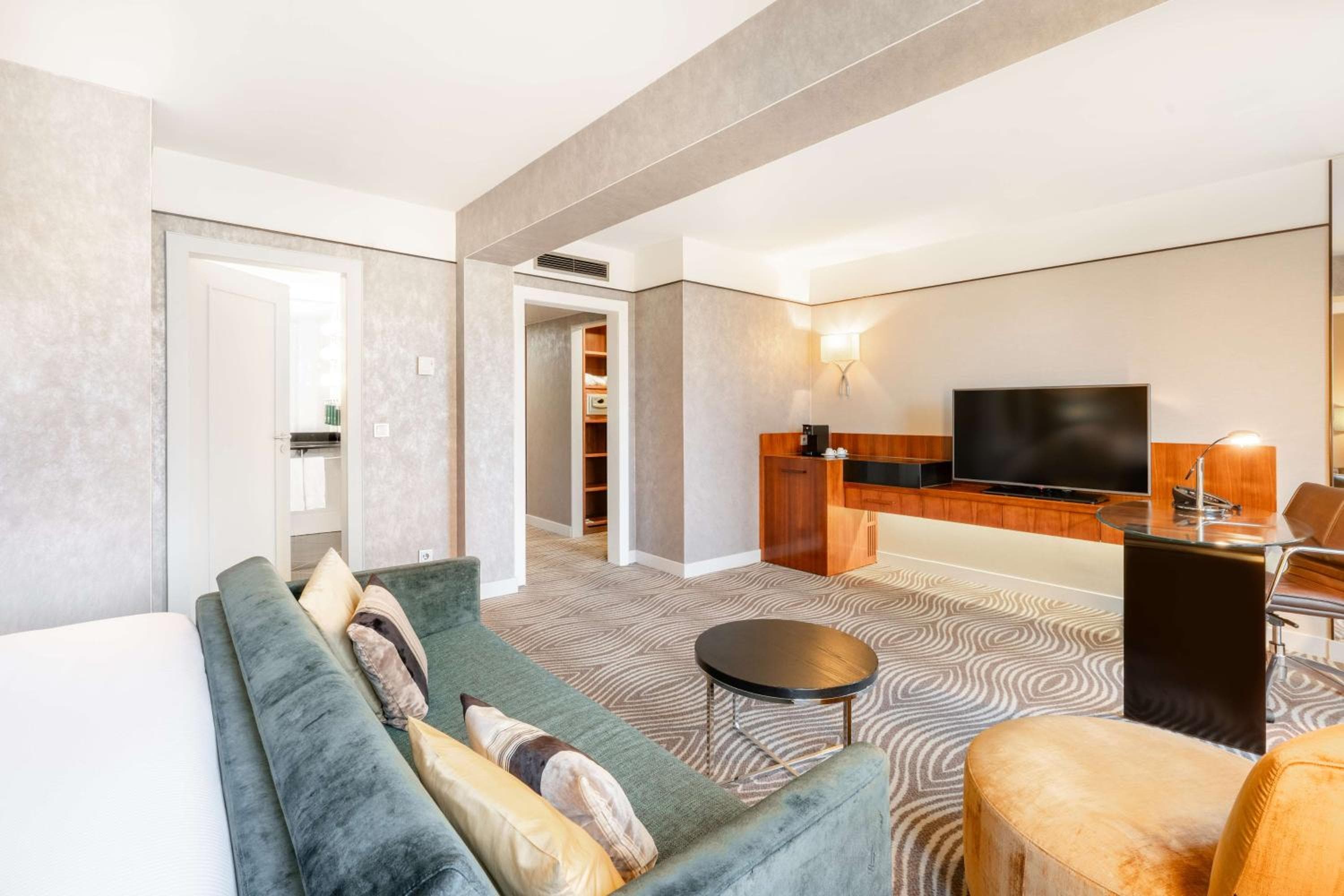 Hilton Berlin hotel, Anton-Wilhelm-Amo-Str. 30, Berlin, Germany — photo 29