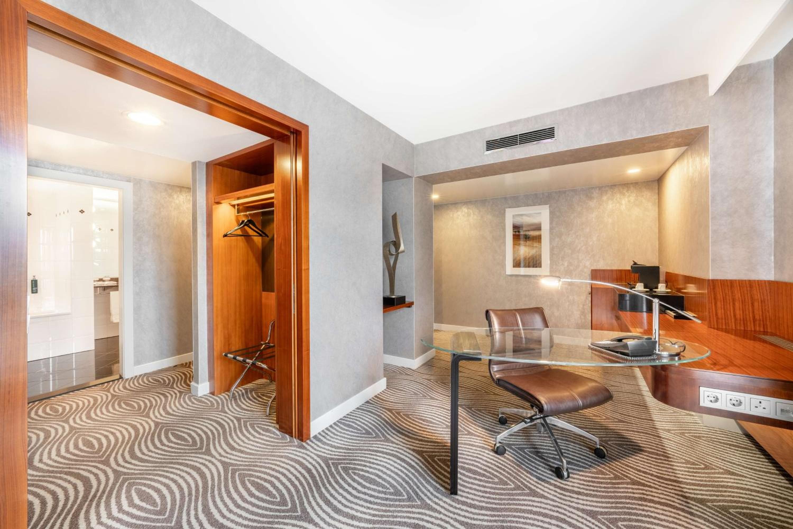 Hilton Berlin hotel, Anton-Wilhelm-Amo-Str. 30, Berlin, Germany — photo 155