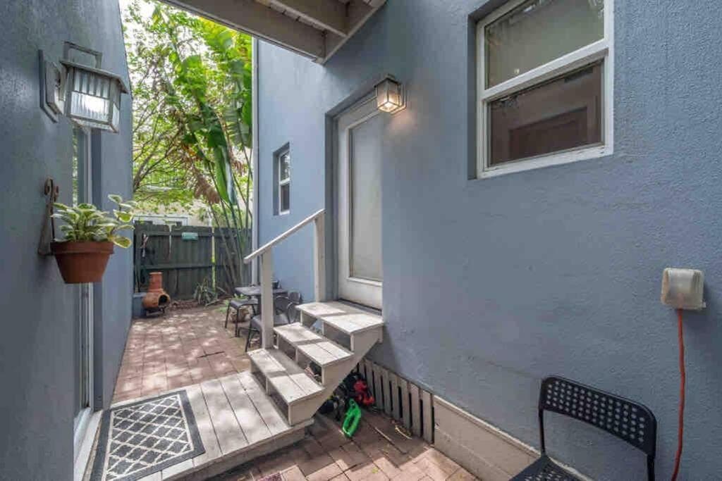 Nawlins vibe with rooftop verandah near Riverwalk and downtown — 23
