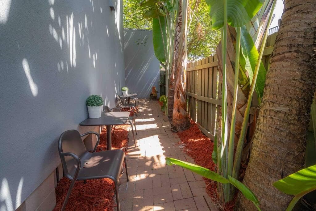 Nawlins vibe with rooftop verandah near Riverwalk and downtown — 30