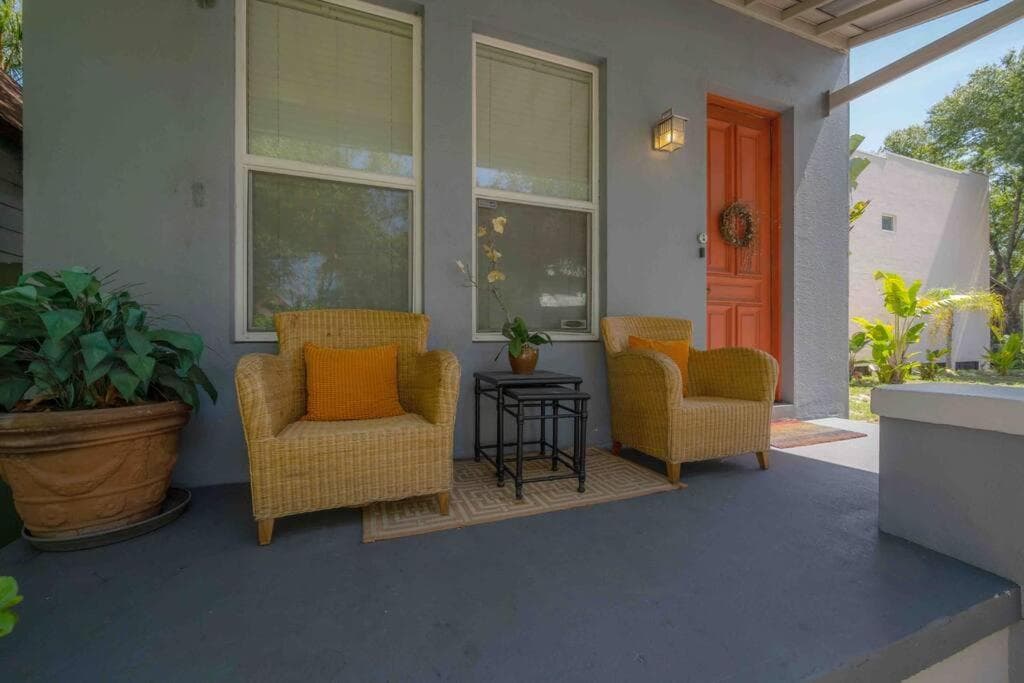 Nawlins vibe with rooftop verandah near Riverwalk and downtown — 8