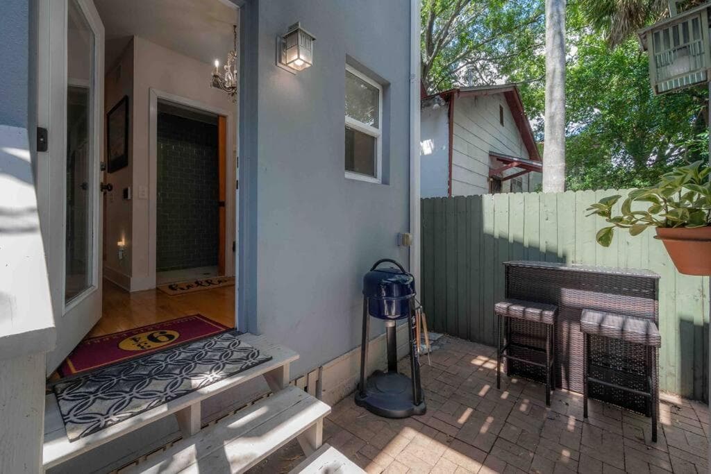 Nawlins vibe with rooftop verandah near Riverwalk and downtown — 20