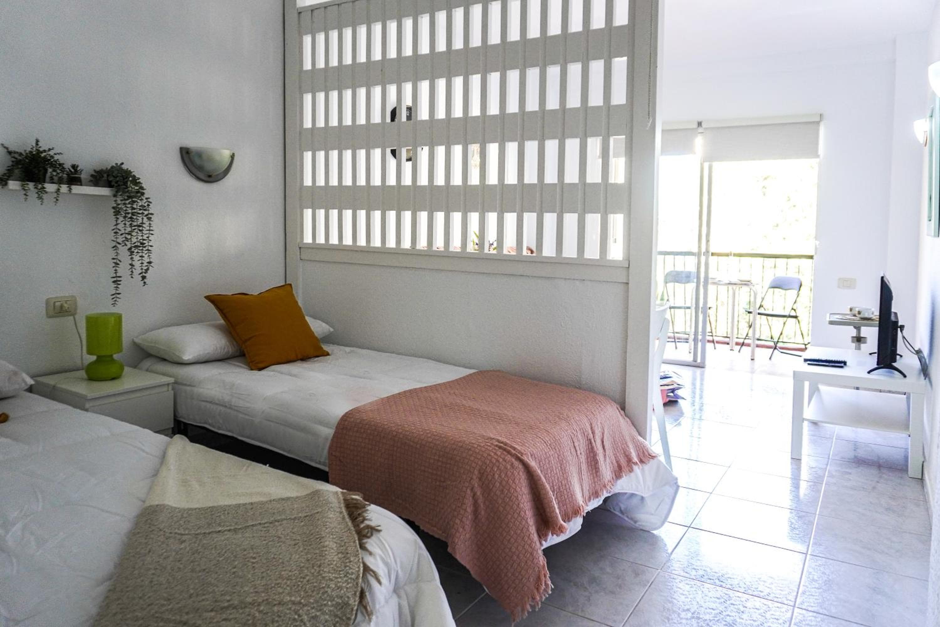 Modern Studio close to the Beach with Pool — 4