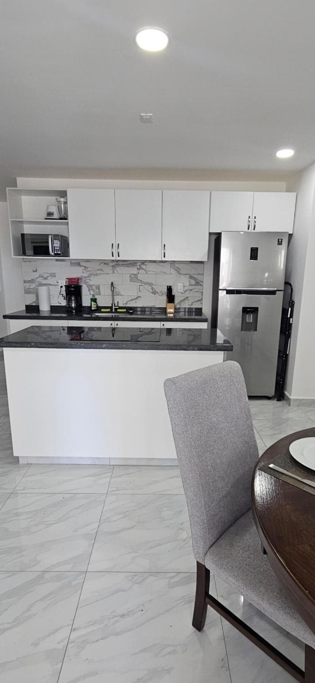 Elegant Condo in an Upscale Building — 30