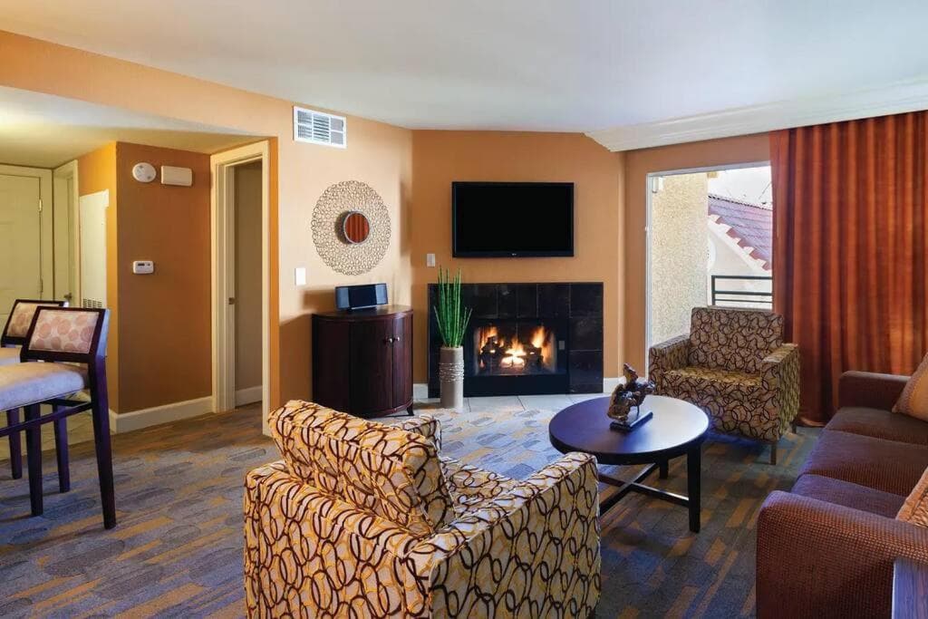Weekend in Vegas - One Bedroom Apartment Next to Sphere! — 4