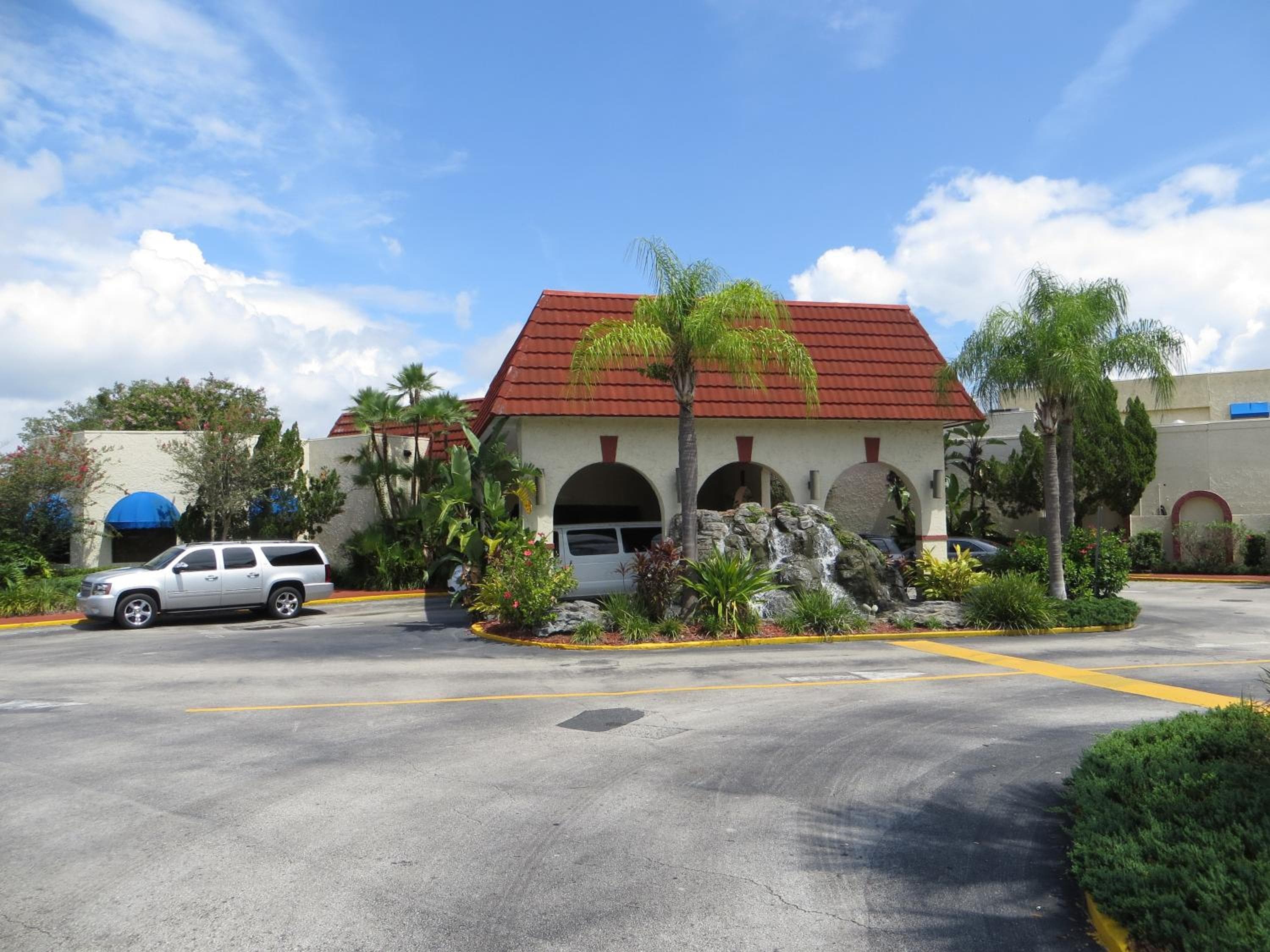 Maingate Lakeside Resort — 1