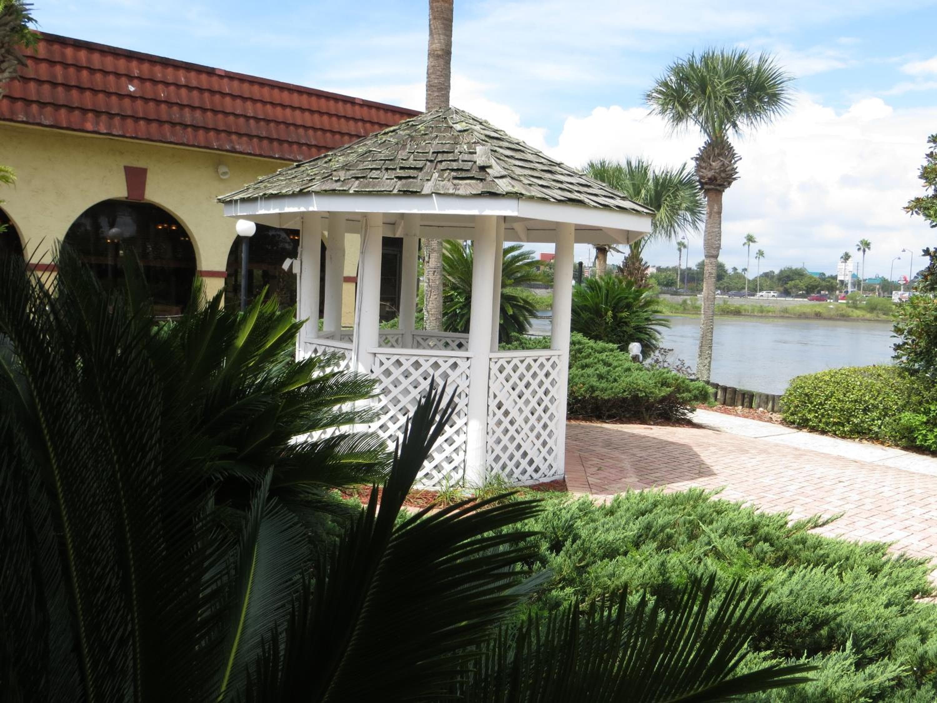 Maingate Lakeside Resort — 9