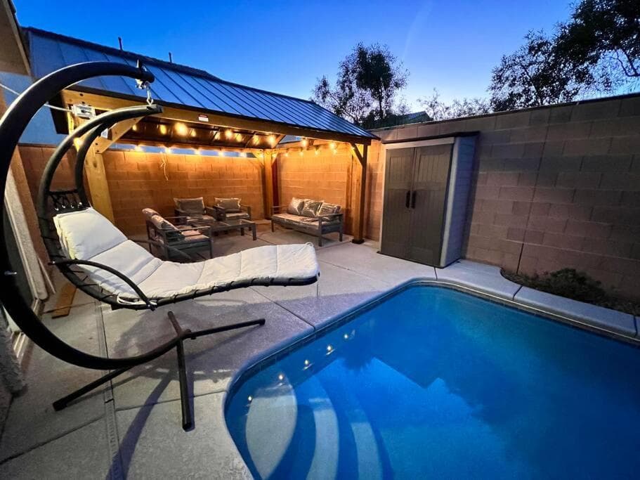 Family Friendly Contemporary House with Pool — 4