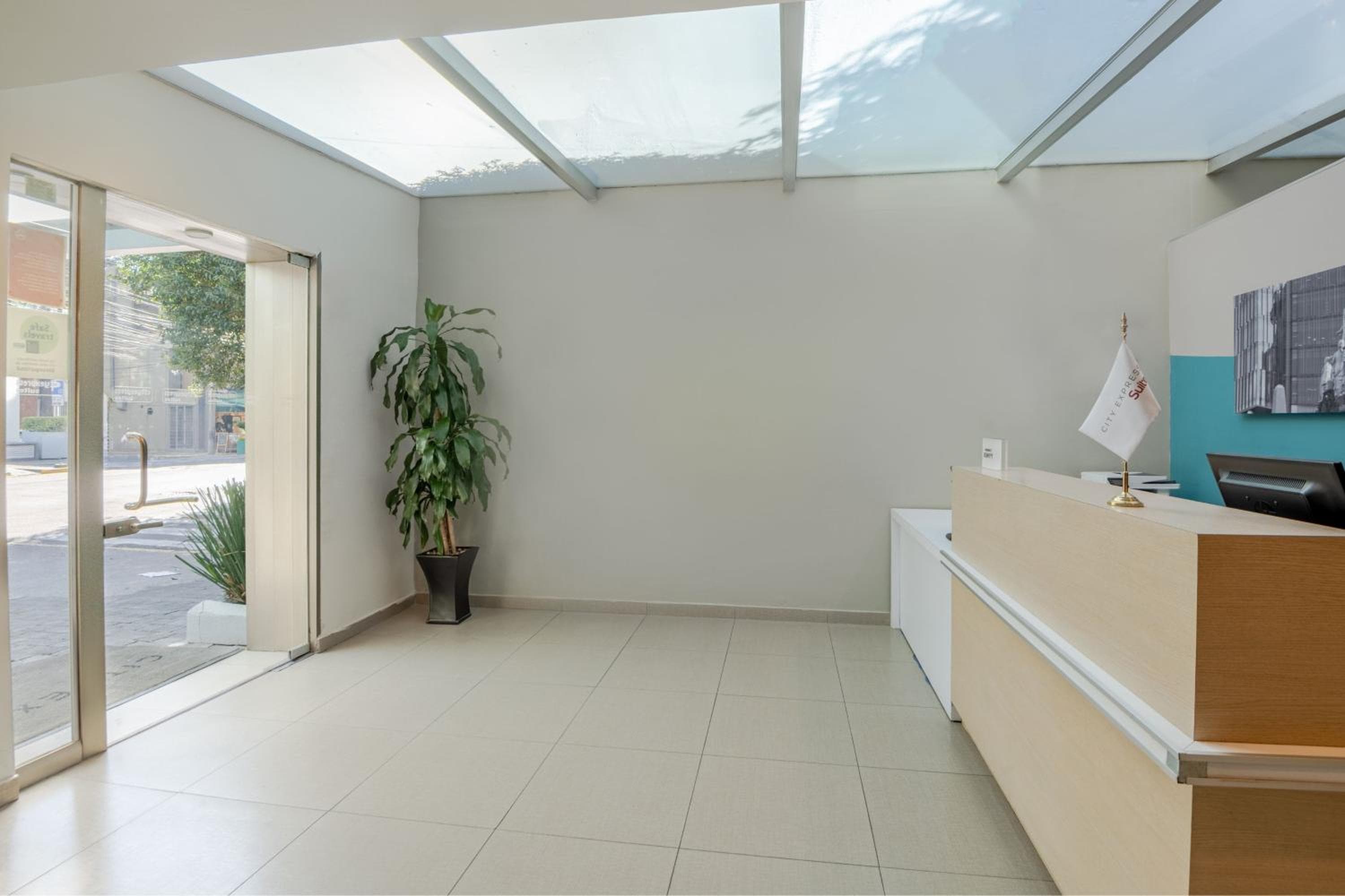 City Express Suites by Marriott Anzures — 5