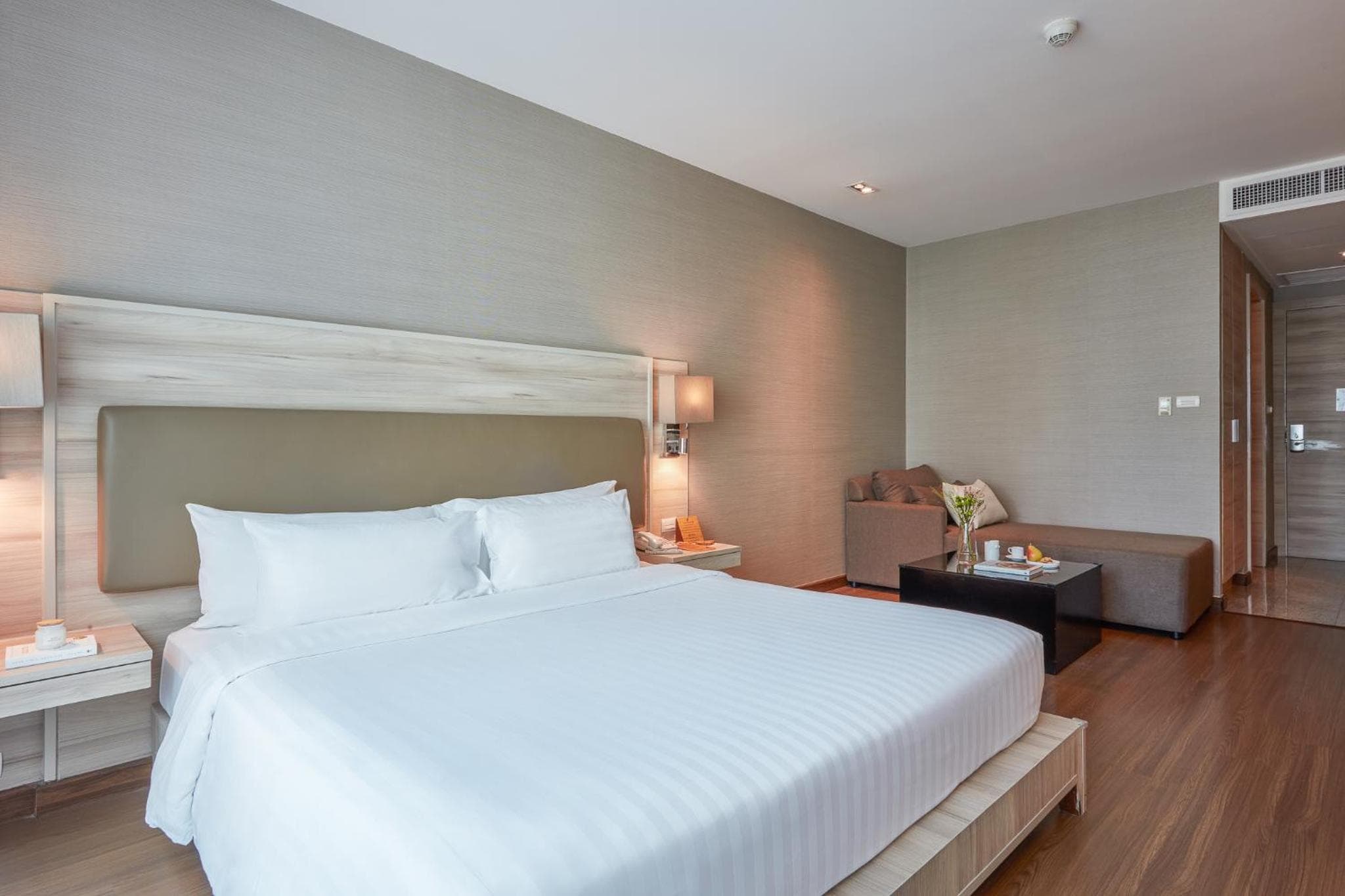 Adelphi Suites Bangkok — 25