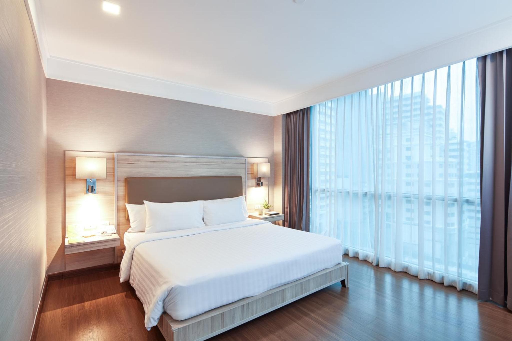 Adelphi Suites Bangkok — 28