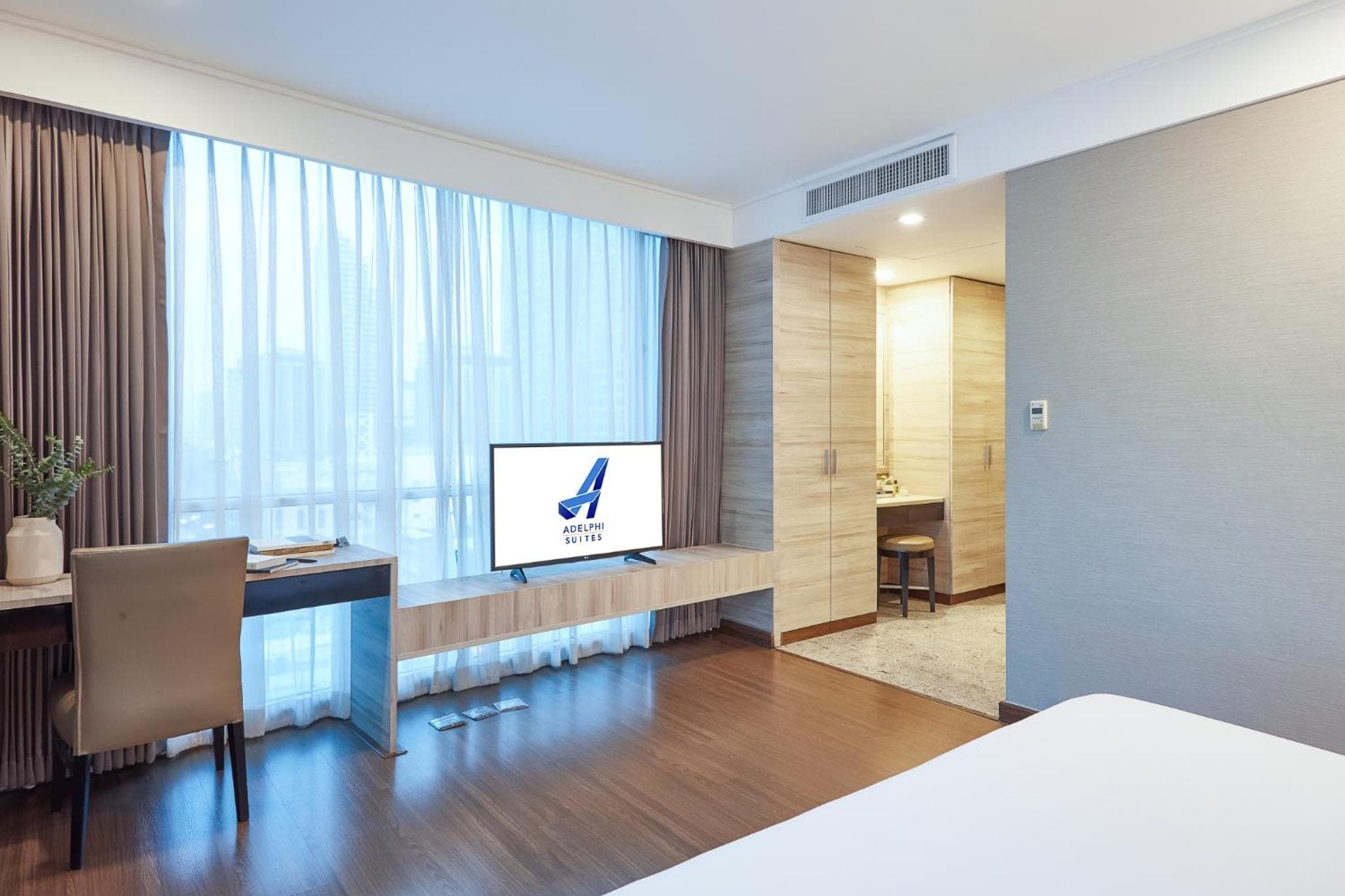 Adelphi Suites Bangkok — 29