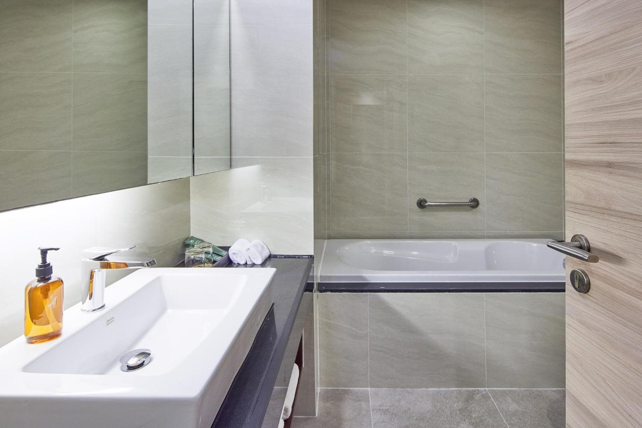 Adelphi Suites Bangkok — 25