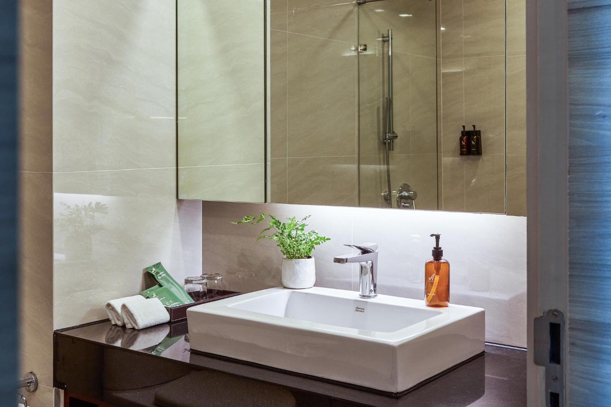 Adelphi Suites Bangkok — 3