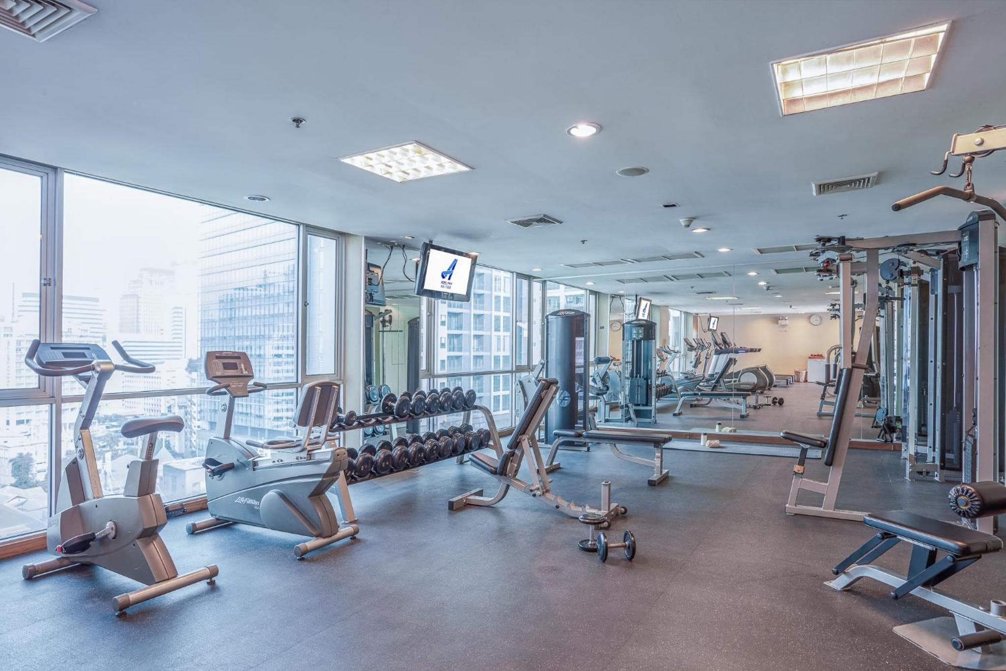 Adelphi Suites Bangkok — 13