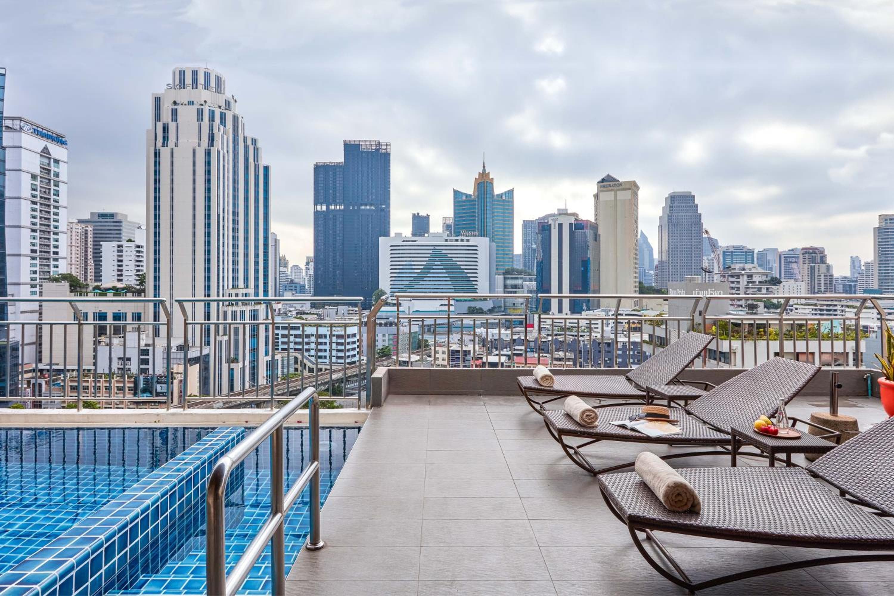 Adelphi Suites Bangkok — 10