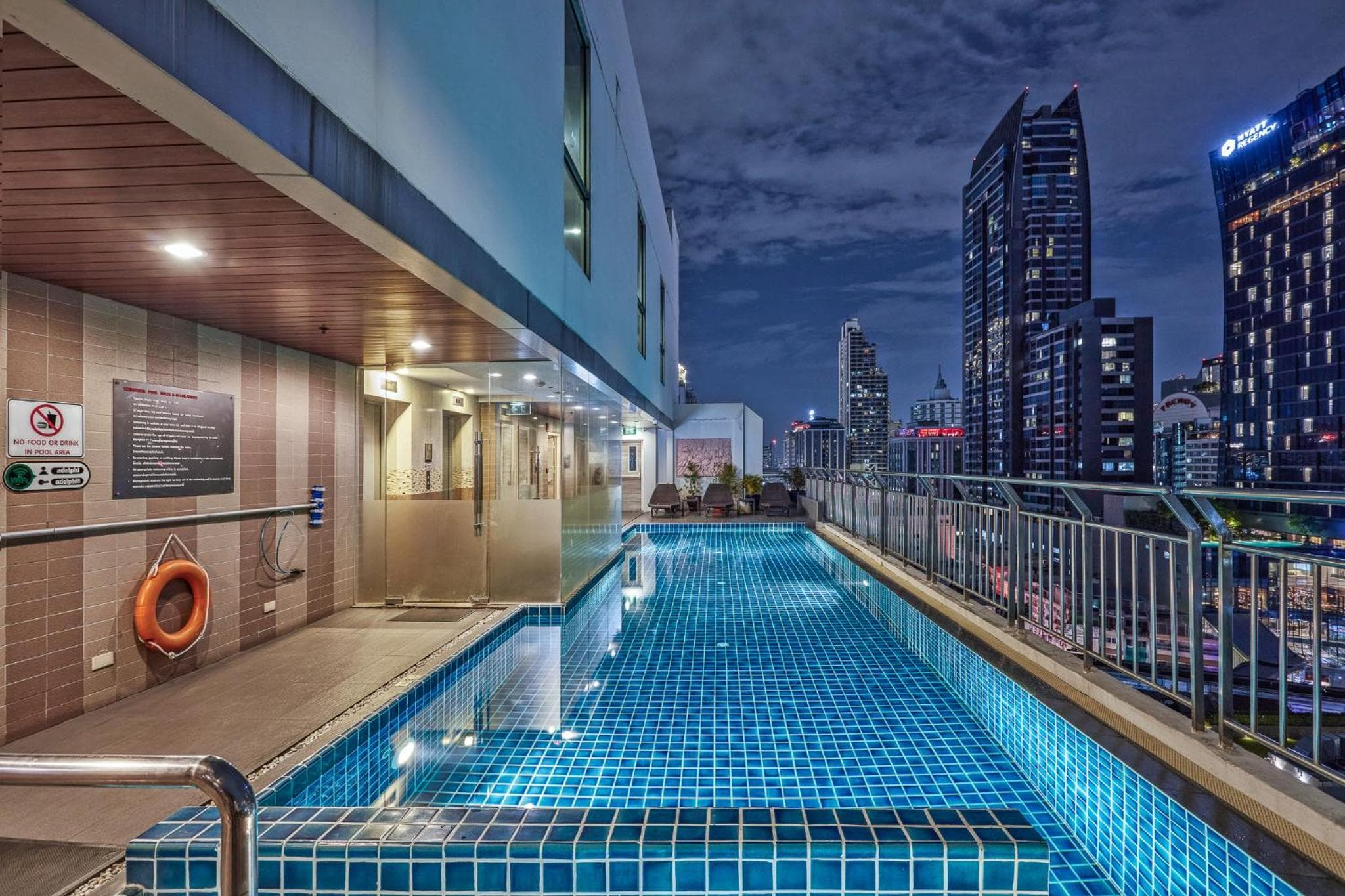 Adelphi Suites Bangkok — 9