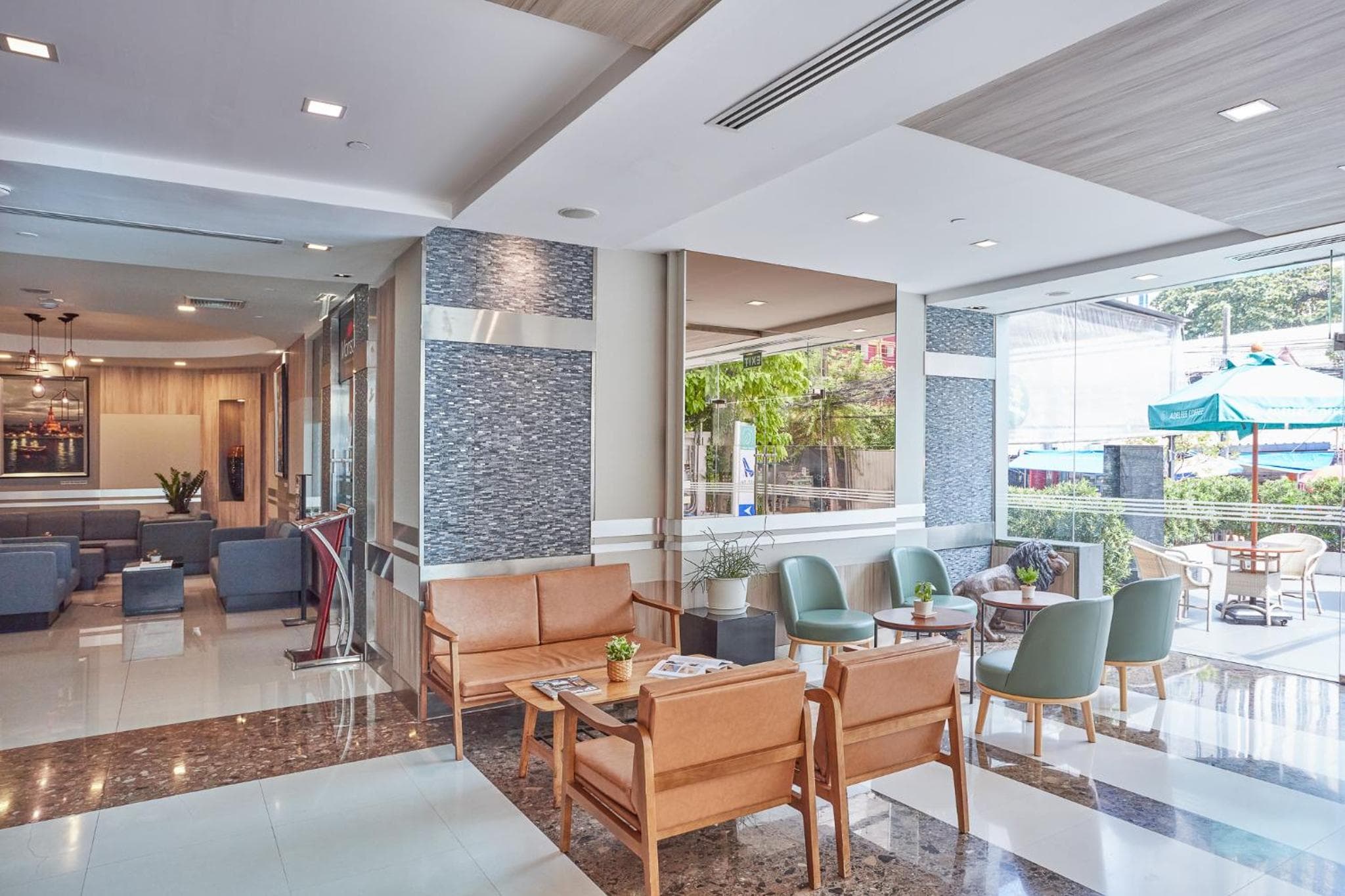Adelphi Suites Bangkok — 7
