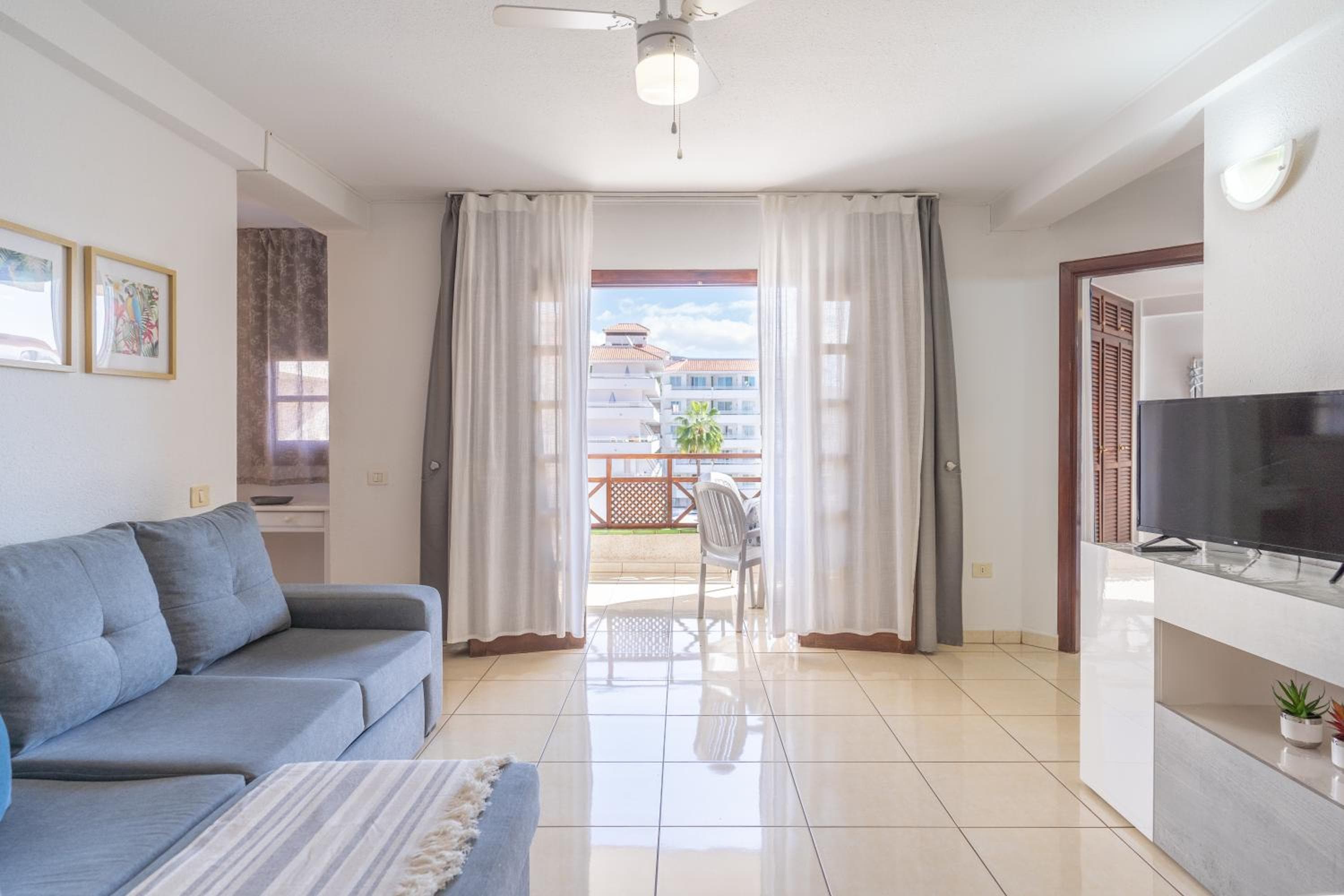 GO2TENERIFE Apart'Smile Las Americas Center & Heated Pool — 4