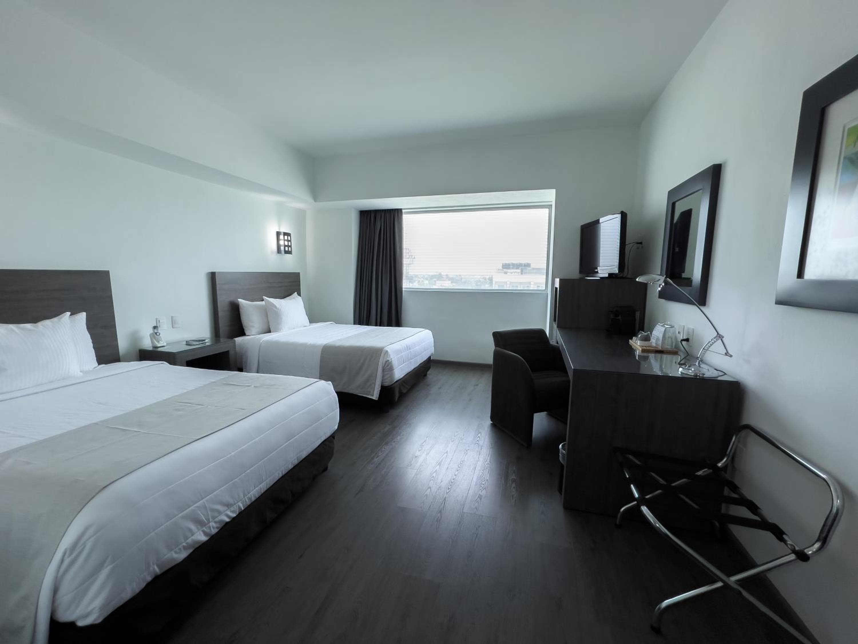 We Hotel Aeropuerto — 7