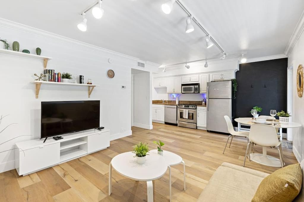 Charming Apartment near Las Olas Blvd — 9
