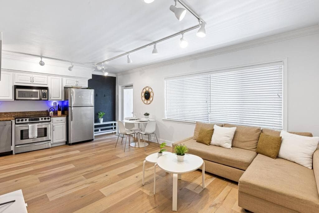 Charming Apartment near Las Olas Blvd — 13