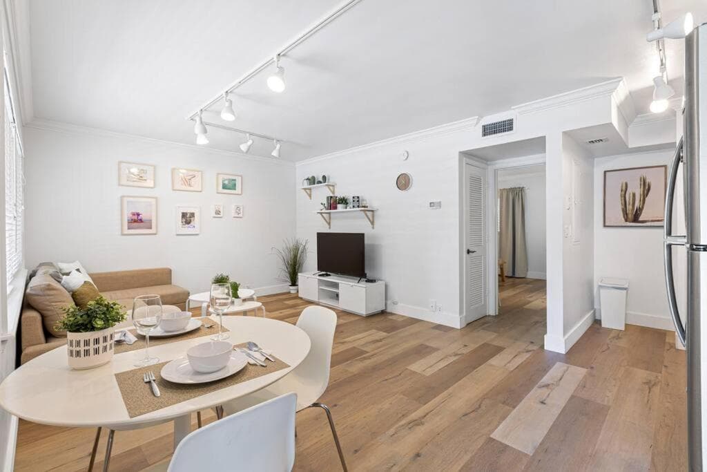 Charming Apartment near Las Olas Blvd — 26