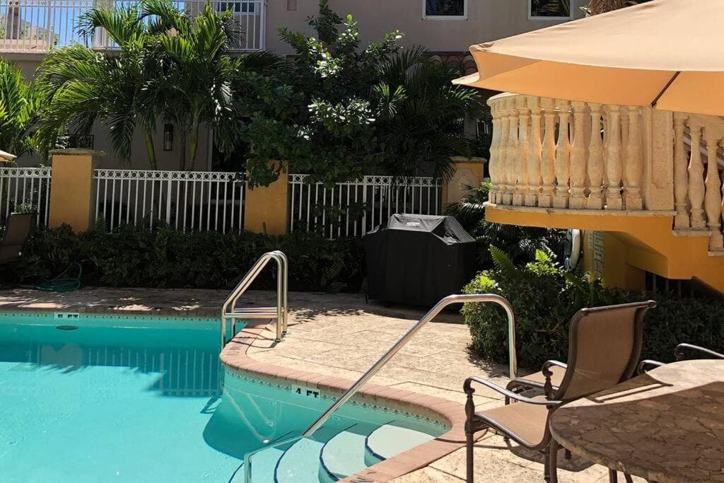 Charming Apartment near Las Olas Blvd — 1