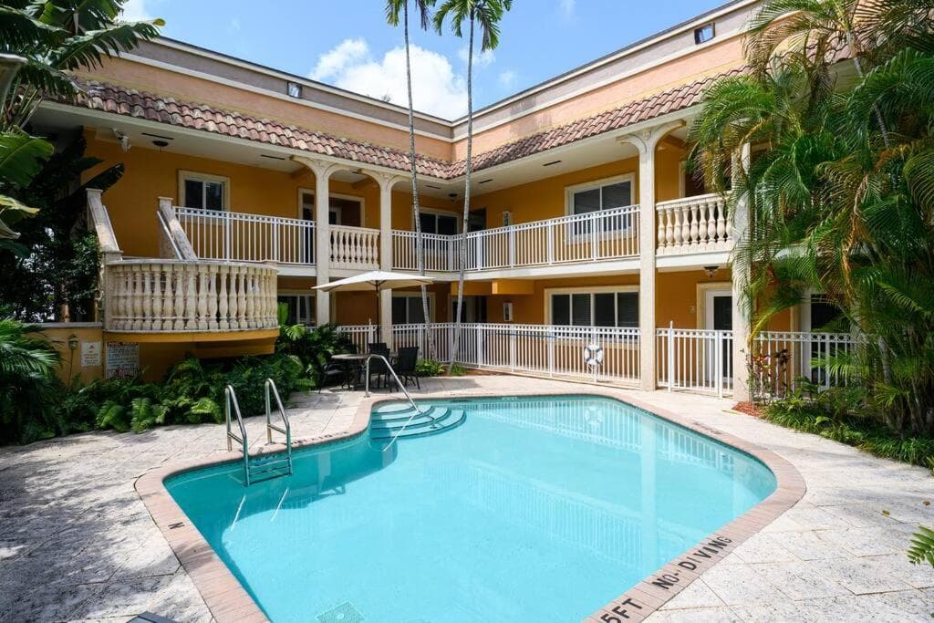 Charming Apartment near Las Olas Blvd — 2