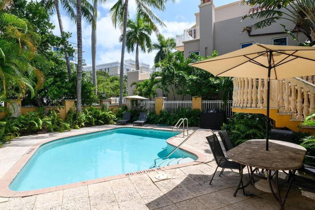 Charming Apartment near Las Olas Blvd — 3