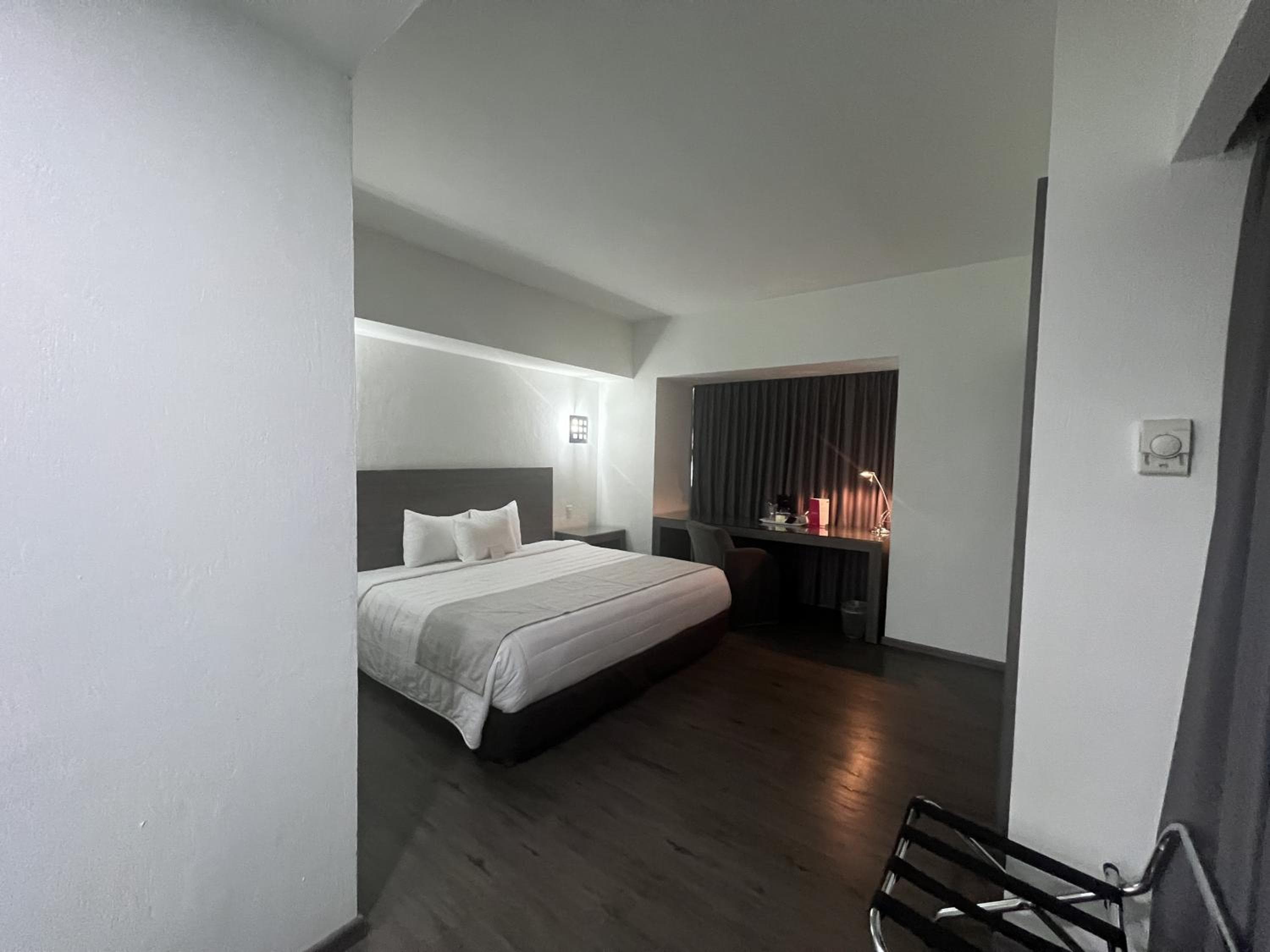 We Hotel Aeropuerto — 3