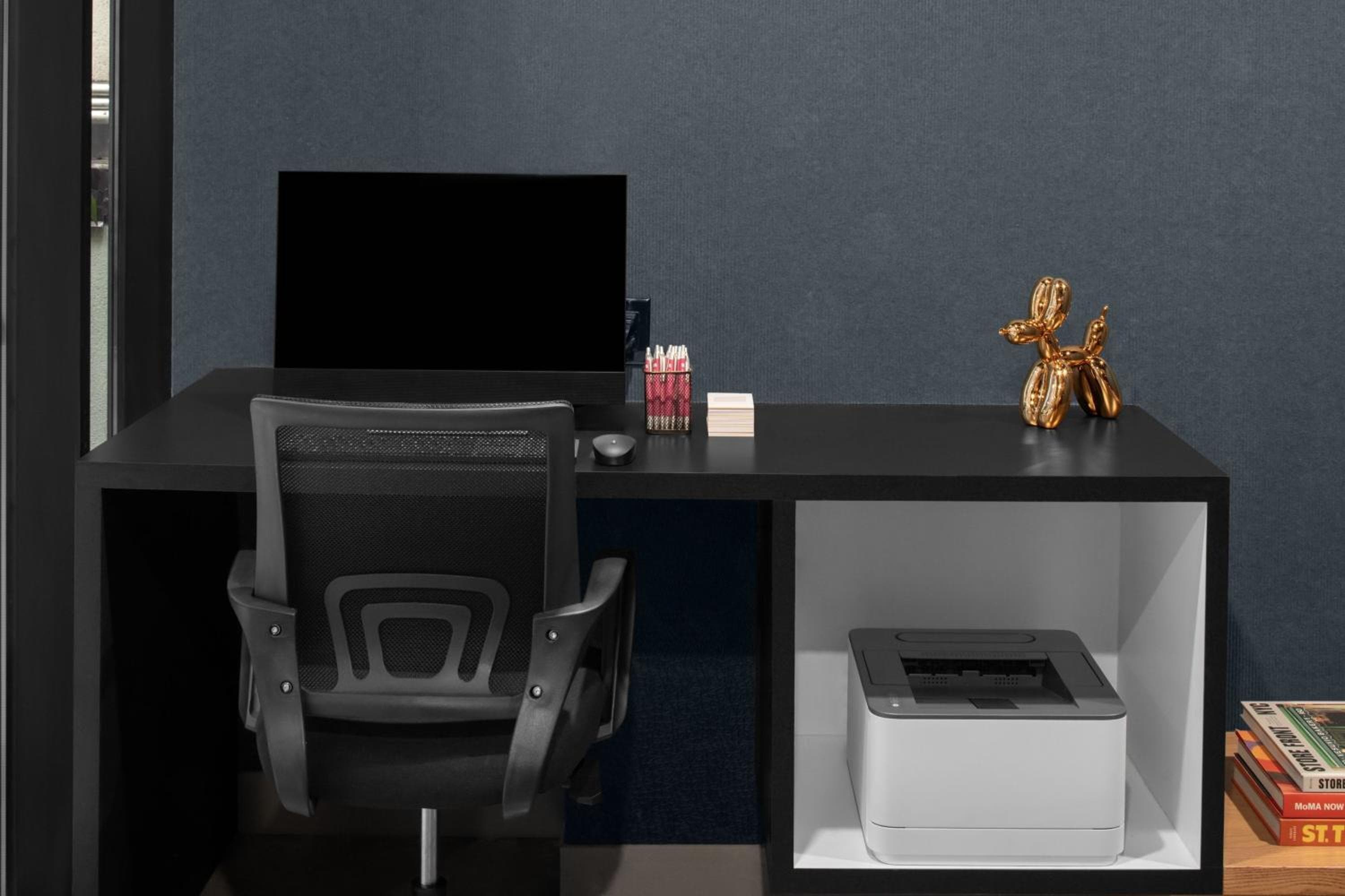 Aloft by Marriott New York Chelsea — 10