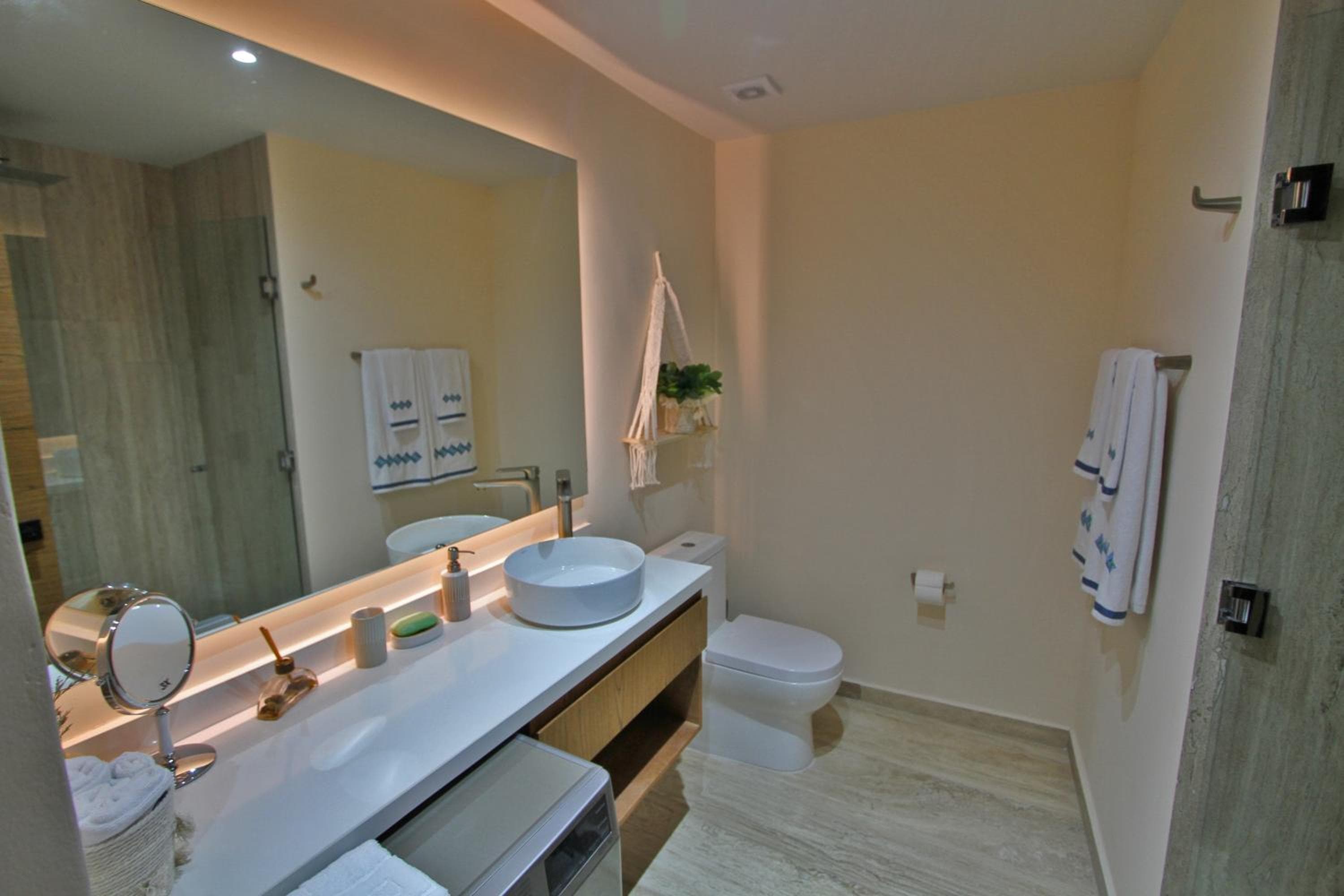 Luxury Jungle Loft, 7 Pools, Rooftop Panoramic View, Beach Shuttle, Fast WiFi — 17