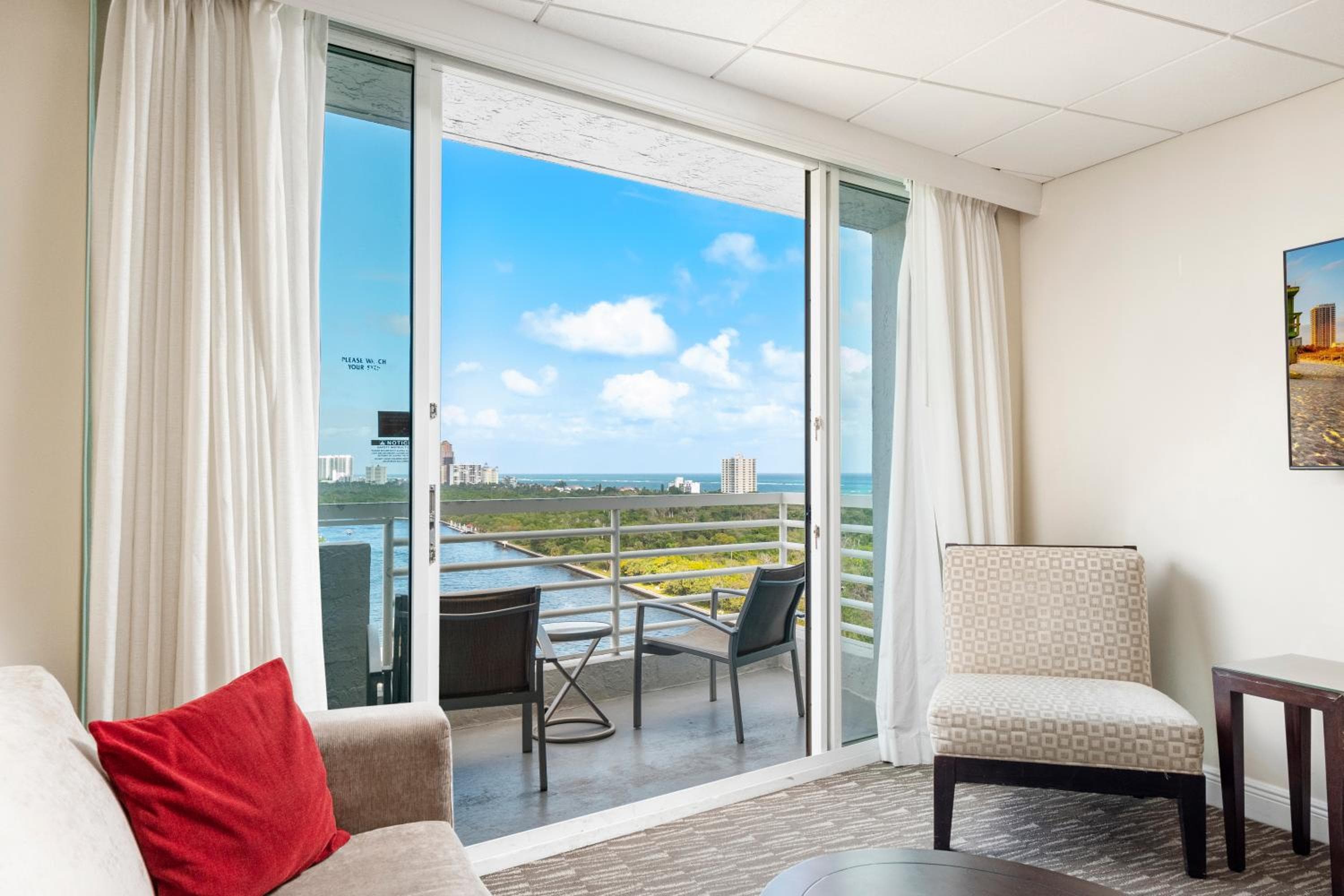 GALLERY One - A DoubleTree Suites by Hilton Hotel — 19