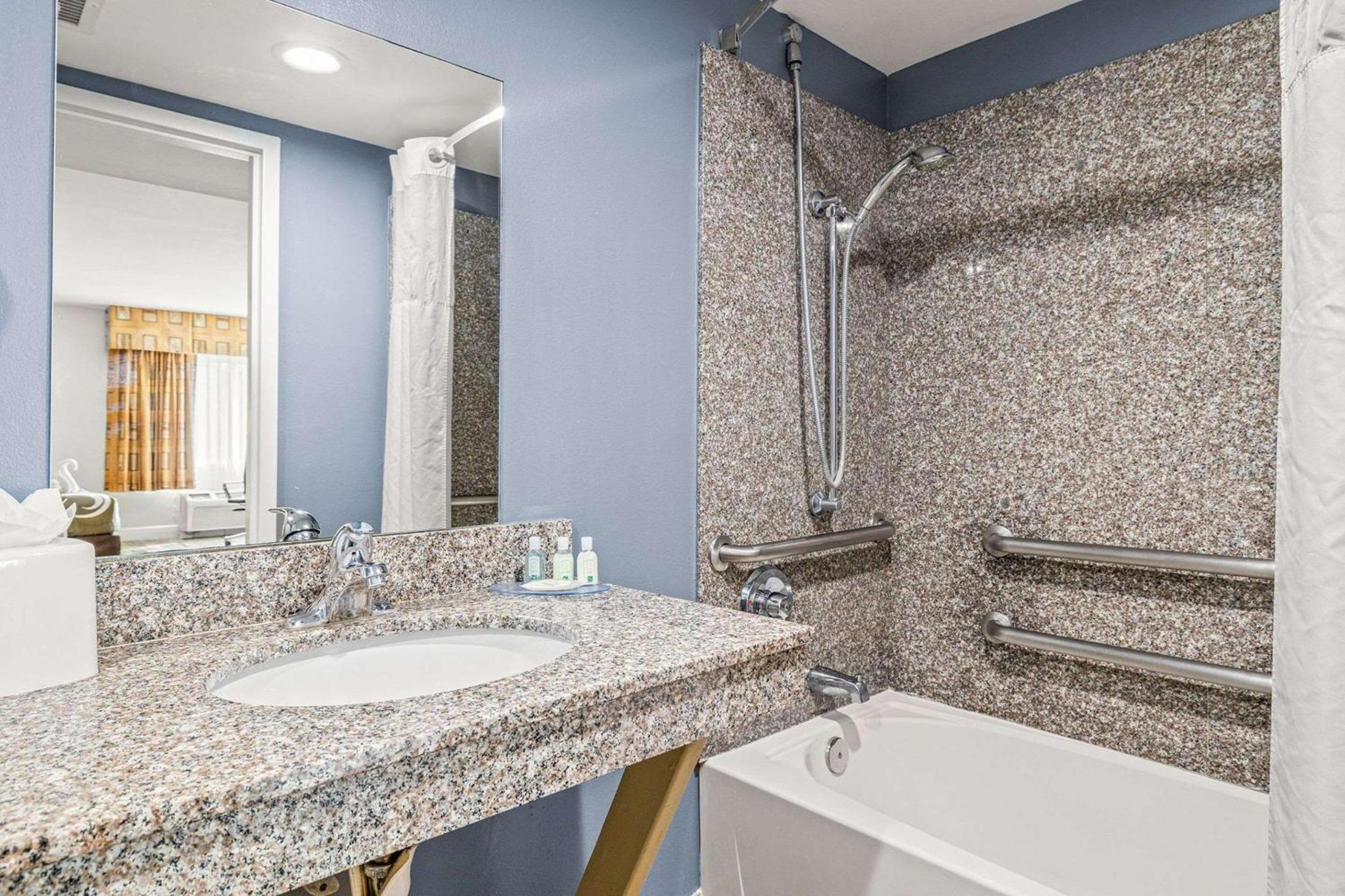 Quality Inn & Suites cerca del recinto ferial y Ybor City — 12