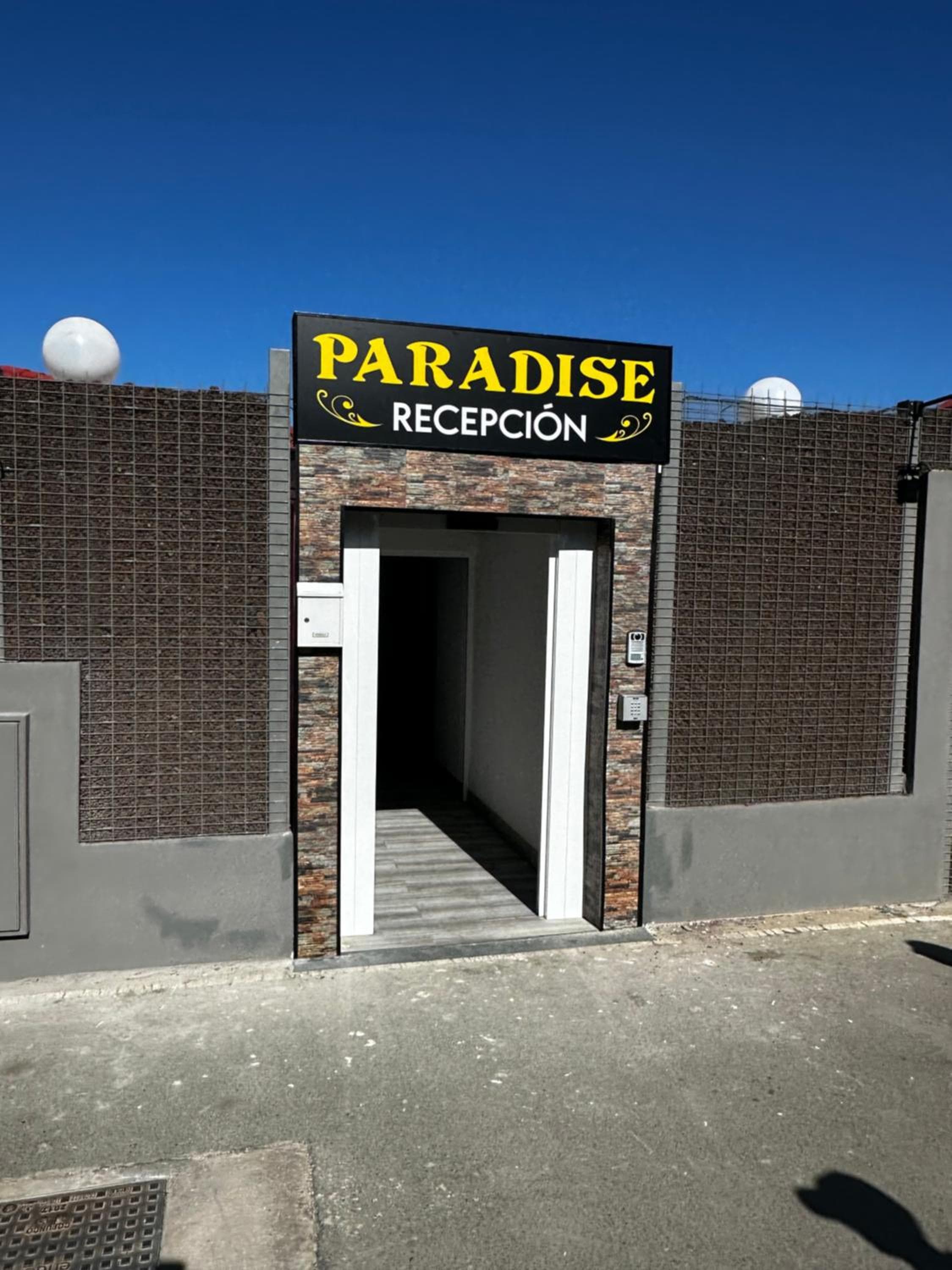 Paradise Resort - FKK Swinger & Nudist Couples Only — 4