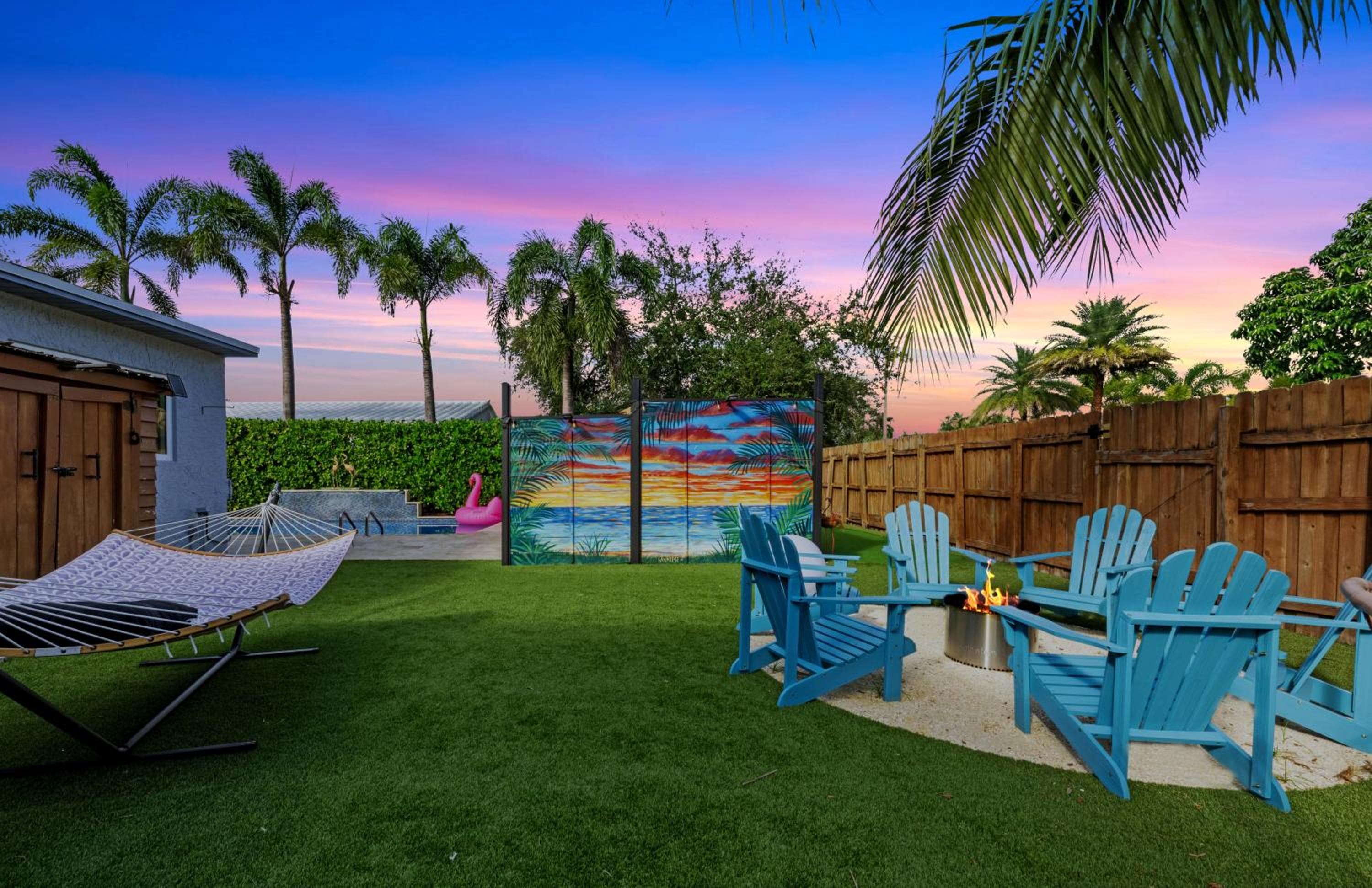 Palms Retreat! Giant Heated Pool-HotTub-FirePit-5Min2Beach-Pets-EV Chgr — 30