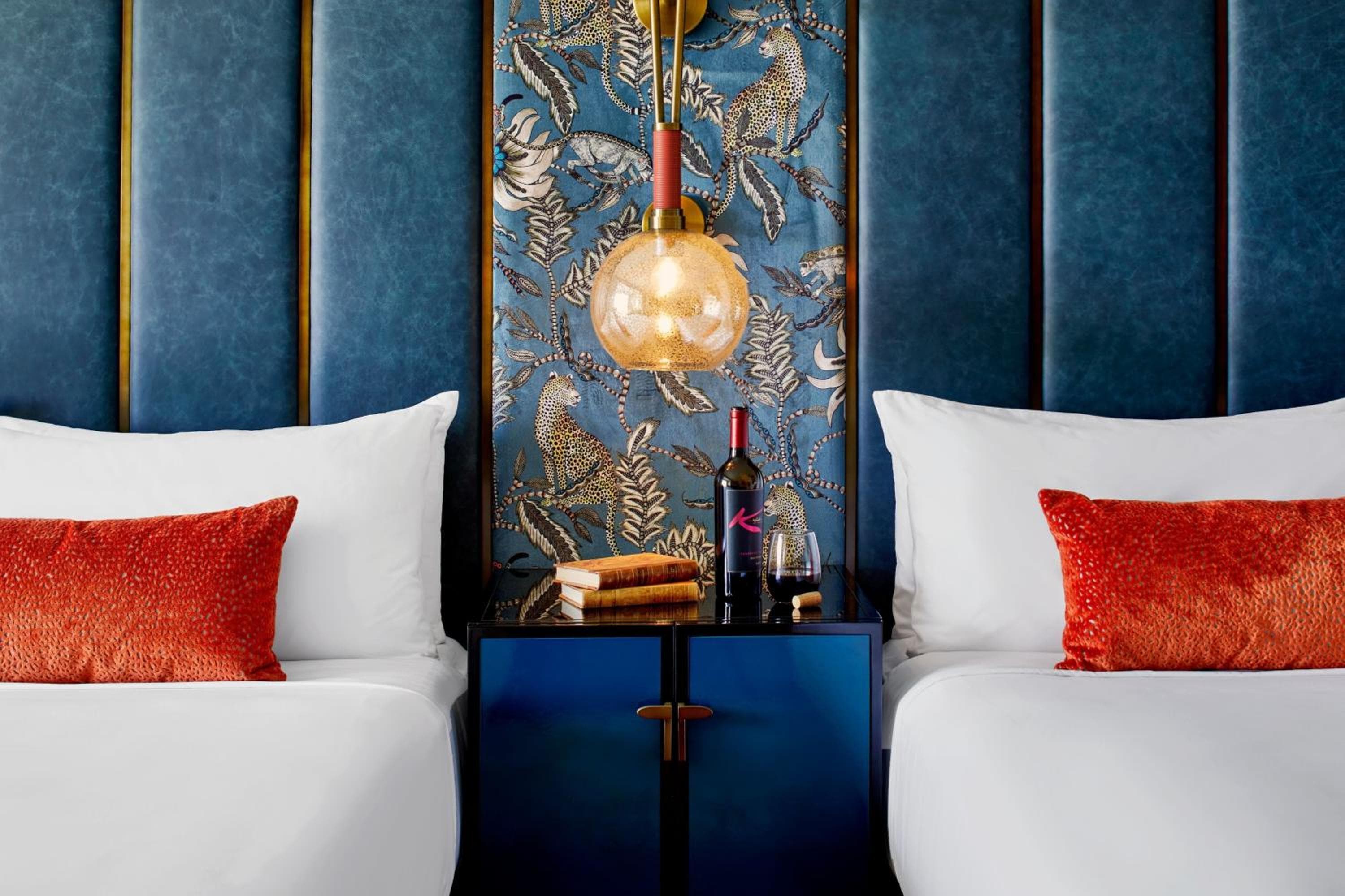 Grand Bohemian Hotel Orlando, colección de autógrafos — 13
