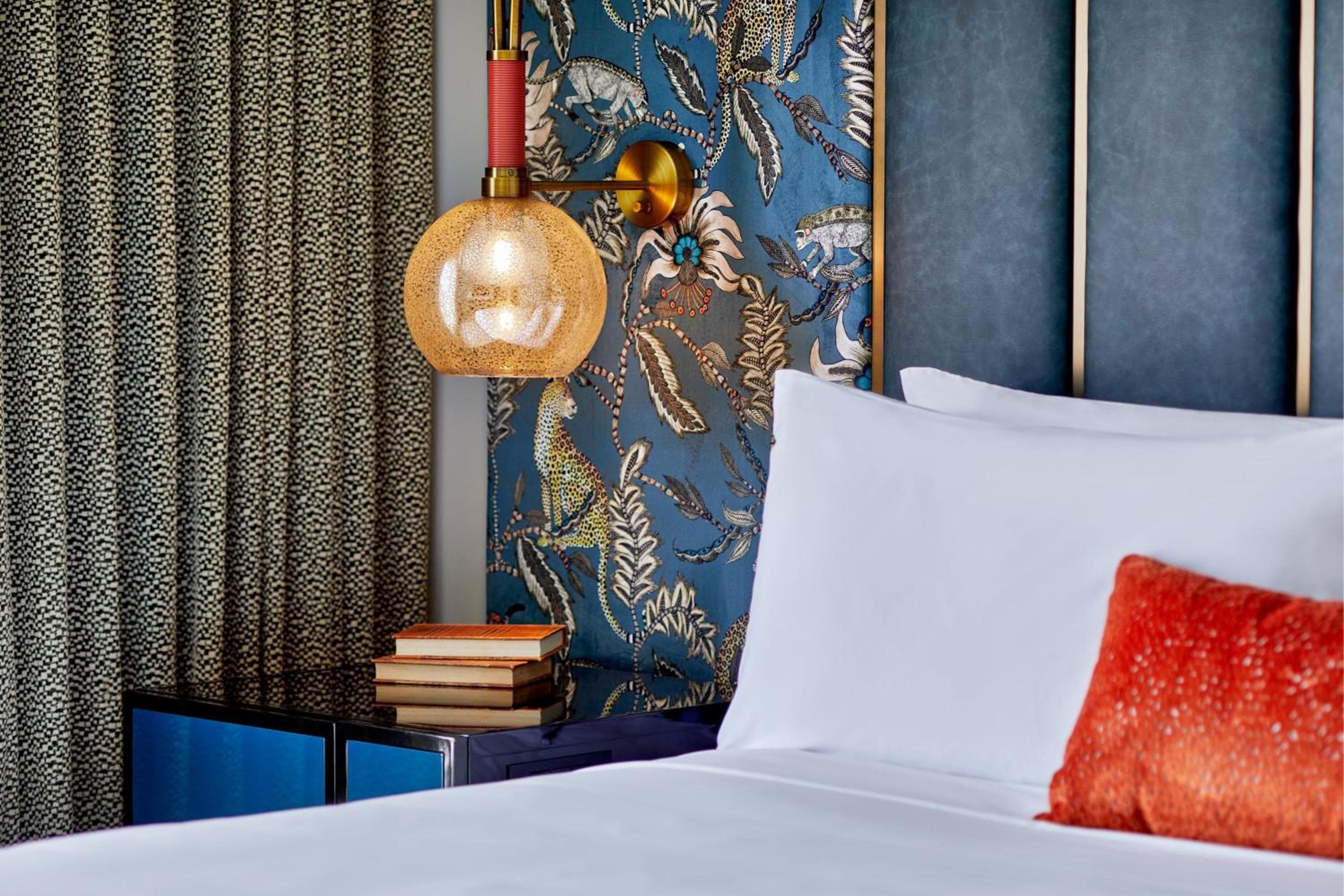 Grand Bohemian Hotel Orlando, colección de autógrafos — 16