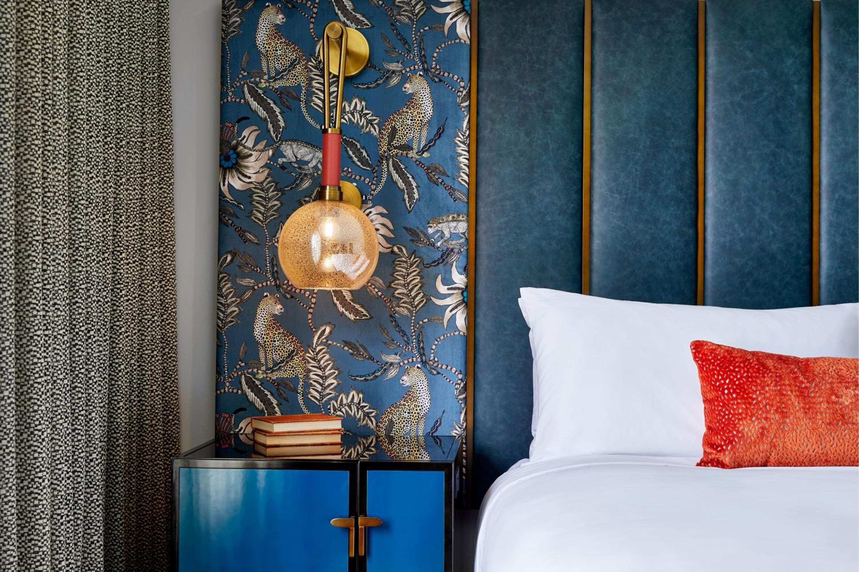 Grand Bohemian Hotel Orlando, colección de autógrafos — 17