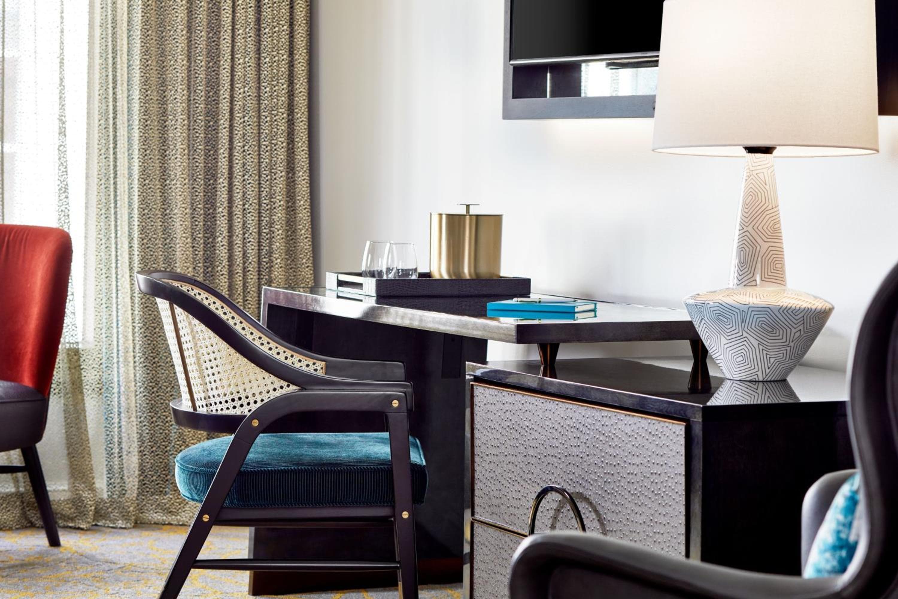 Grand Bohemian Hotel Orlando, colección de autógrafos — 22