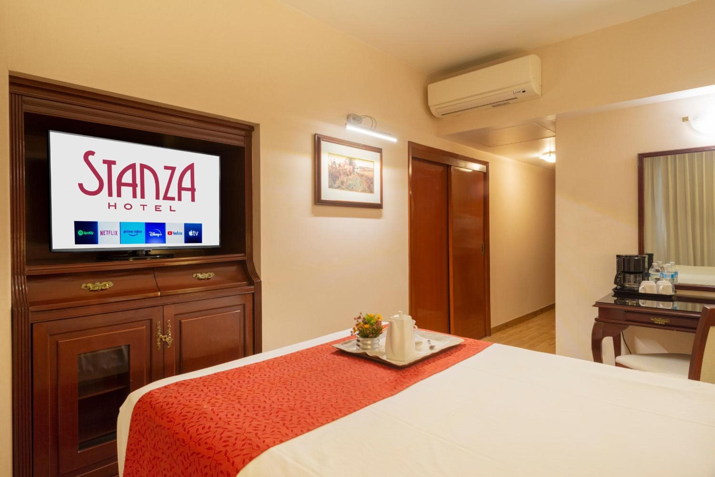 Stanza Hotel — 8