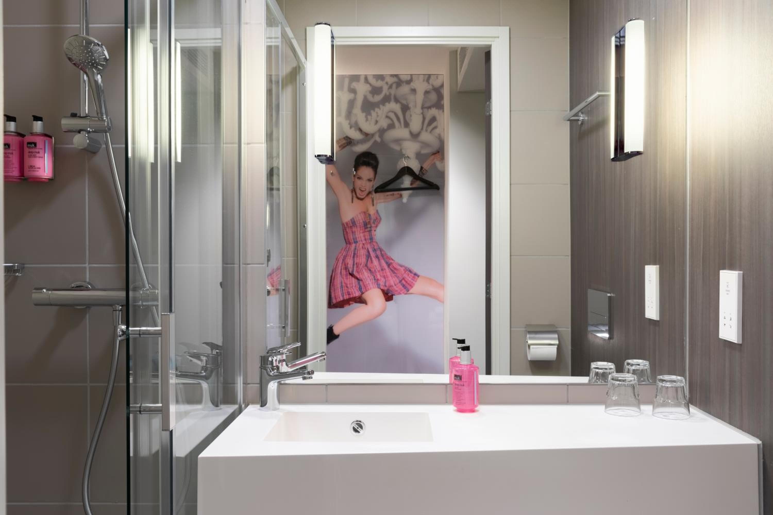 Moxy Londra Excel — 13