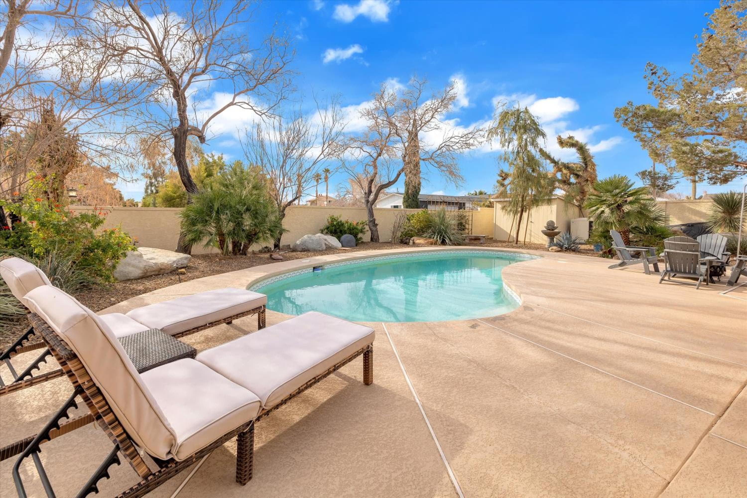 Ranch villa 1 level on half acre 8-min from Strip — 5