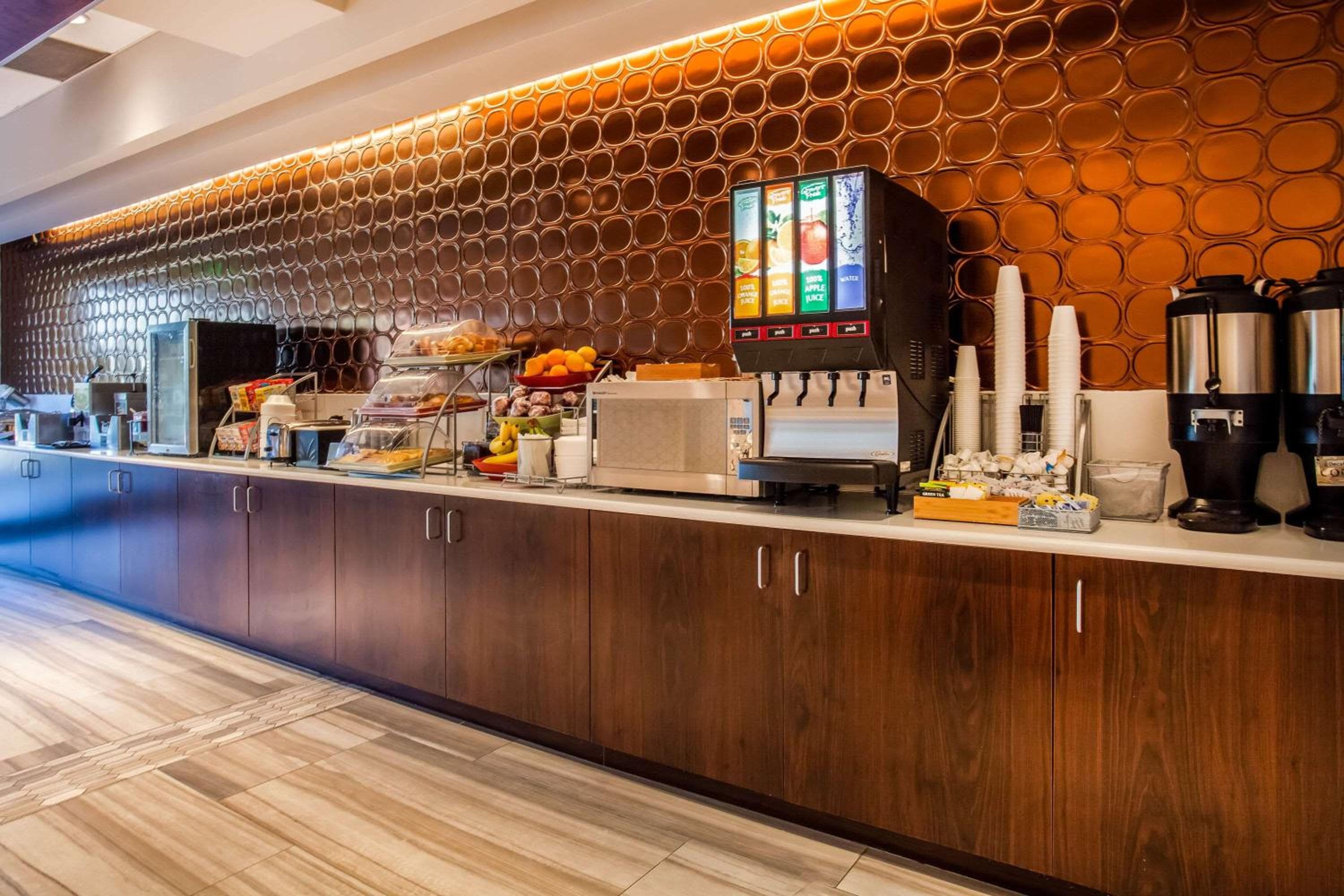 Wingate By Wyndham - Orlando International Airport- Free Hot Breakfast — 11