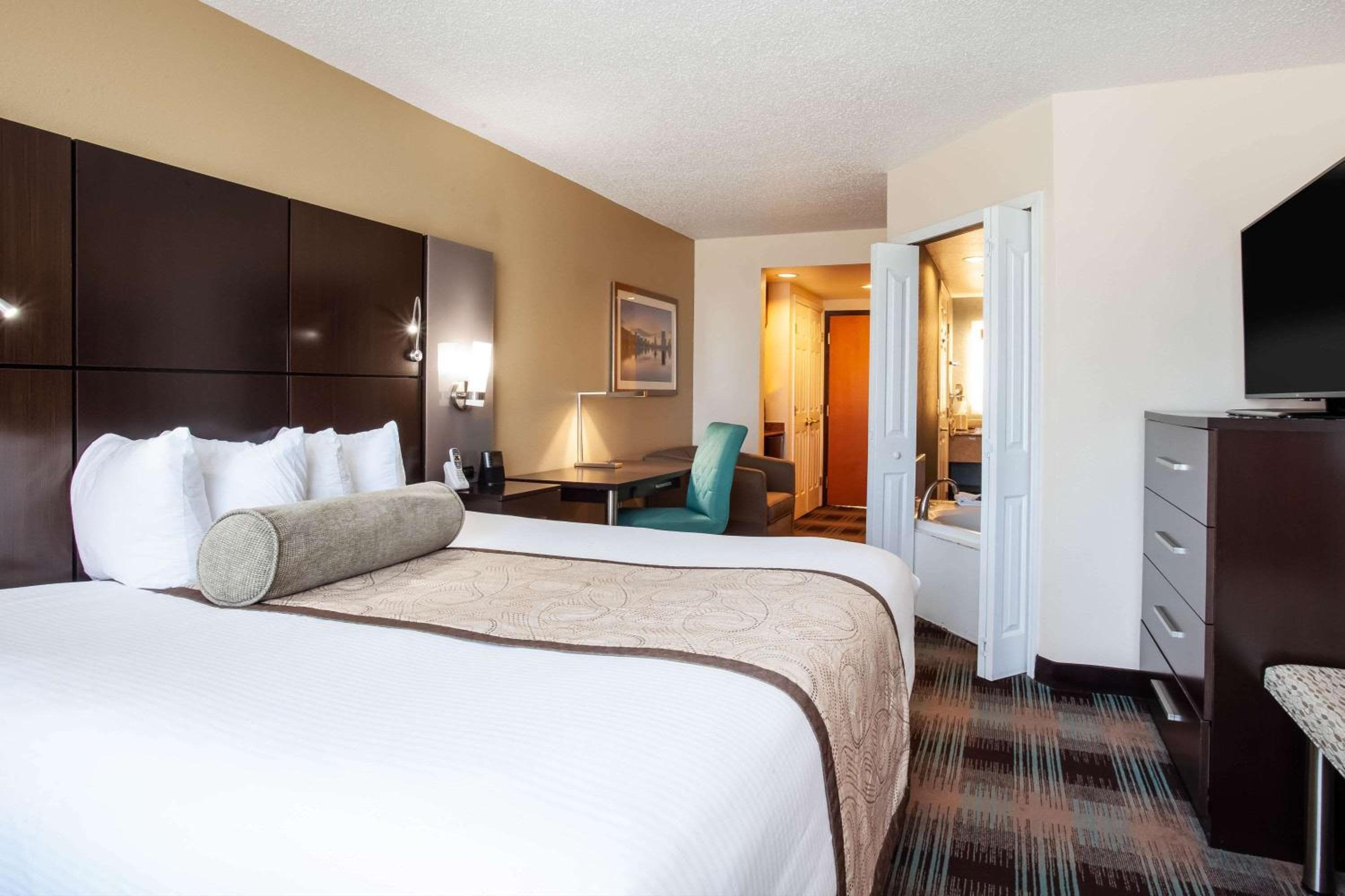 Wingate By Wyndham - Orlando International Airport- Free Hot Breakfast — 15