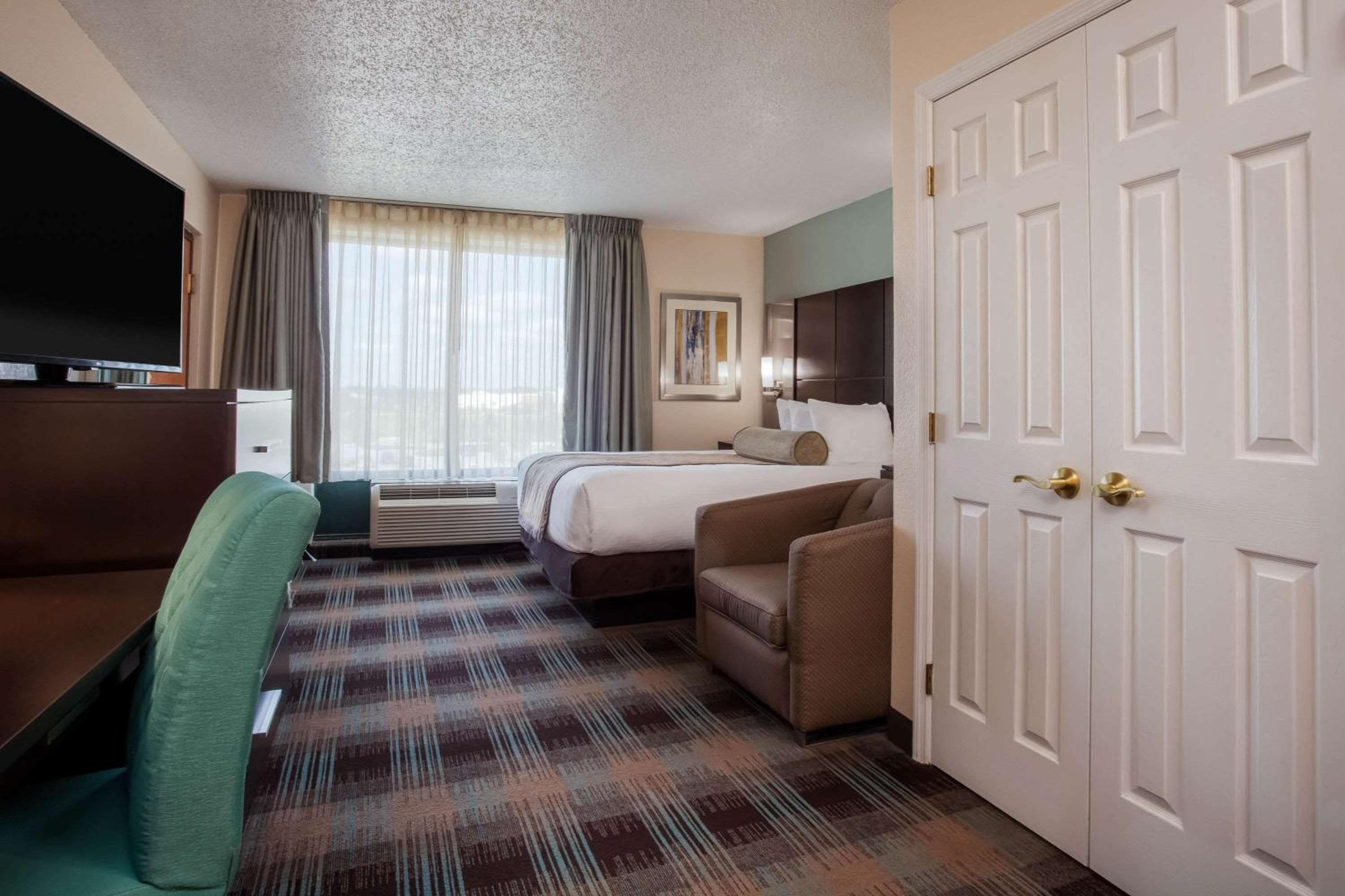 Wingate By Wyndham - Orlando International Airport- Free Hot Breakfast — 19